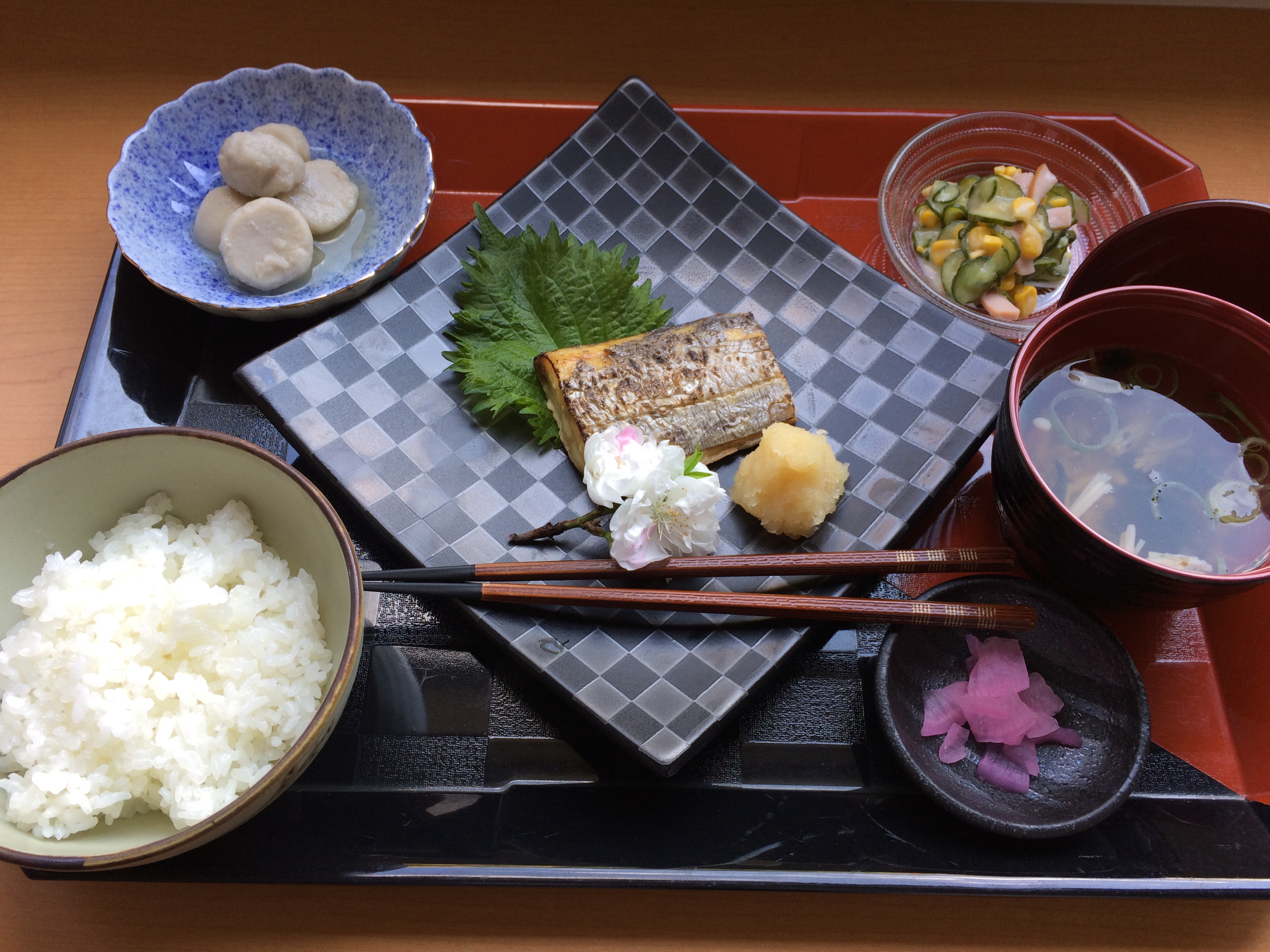 くみのき苑もず陵南　太刀魚の塩焼き