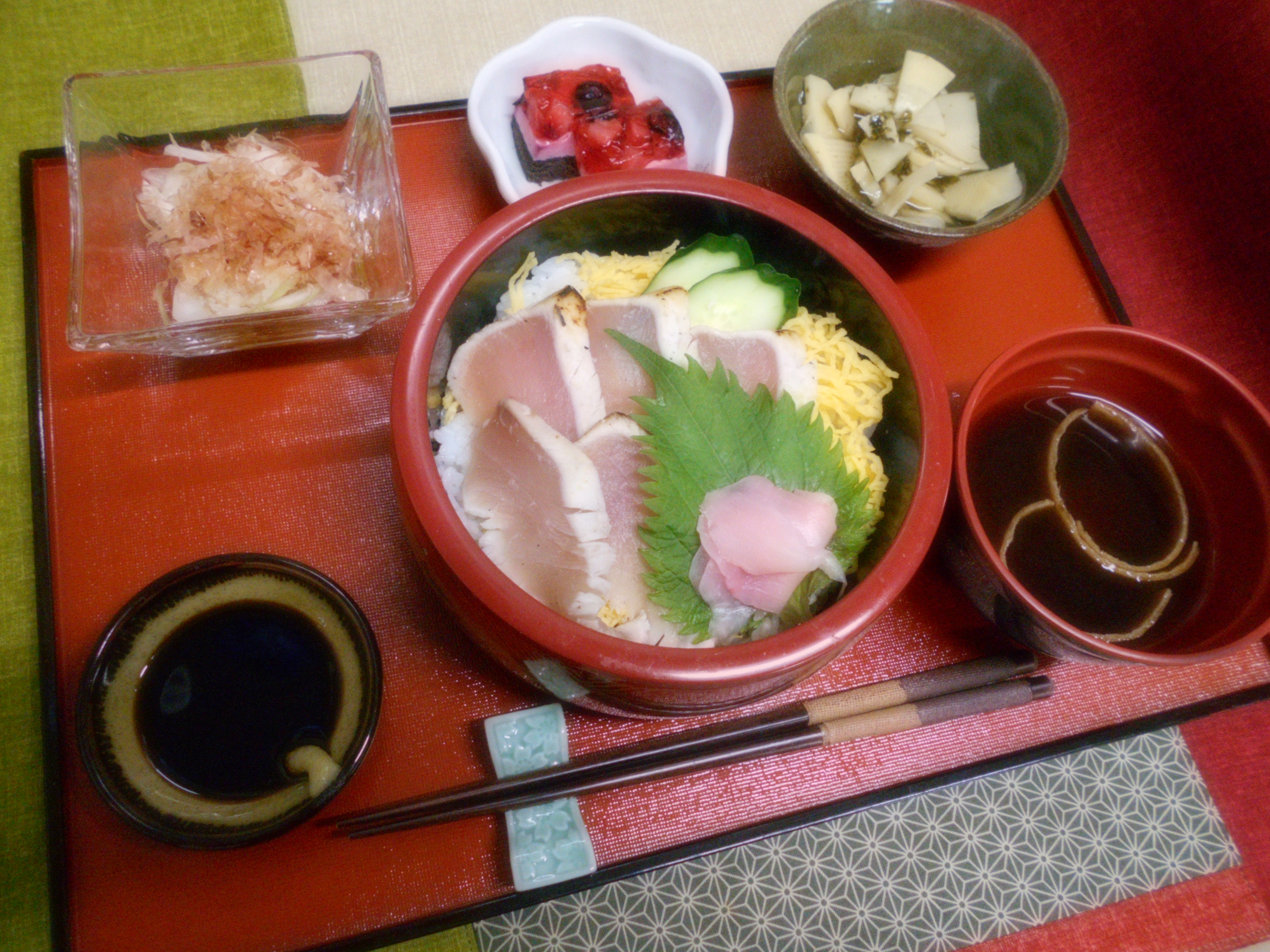 くみのき苑本部　炙りまぐろ丼