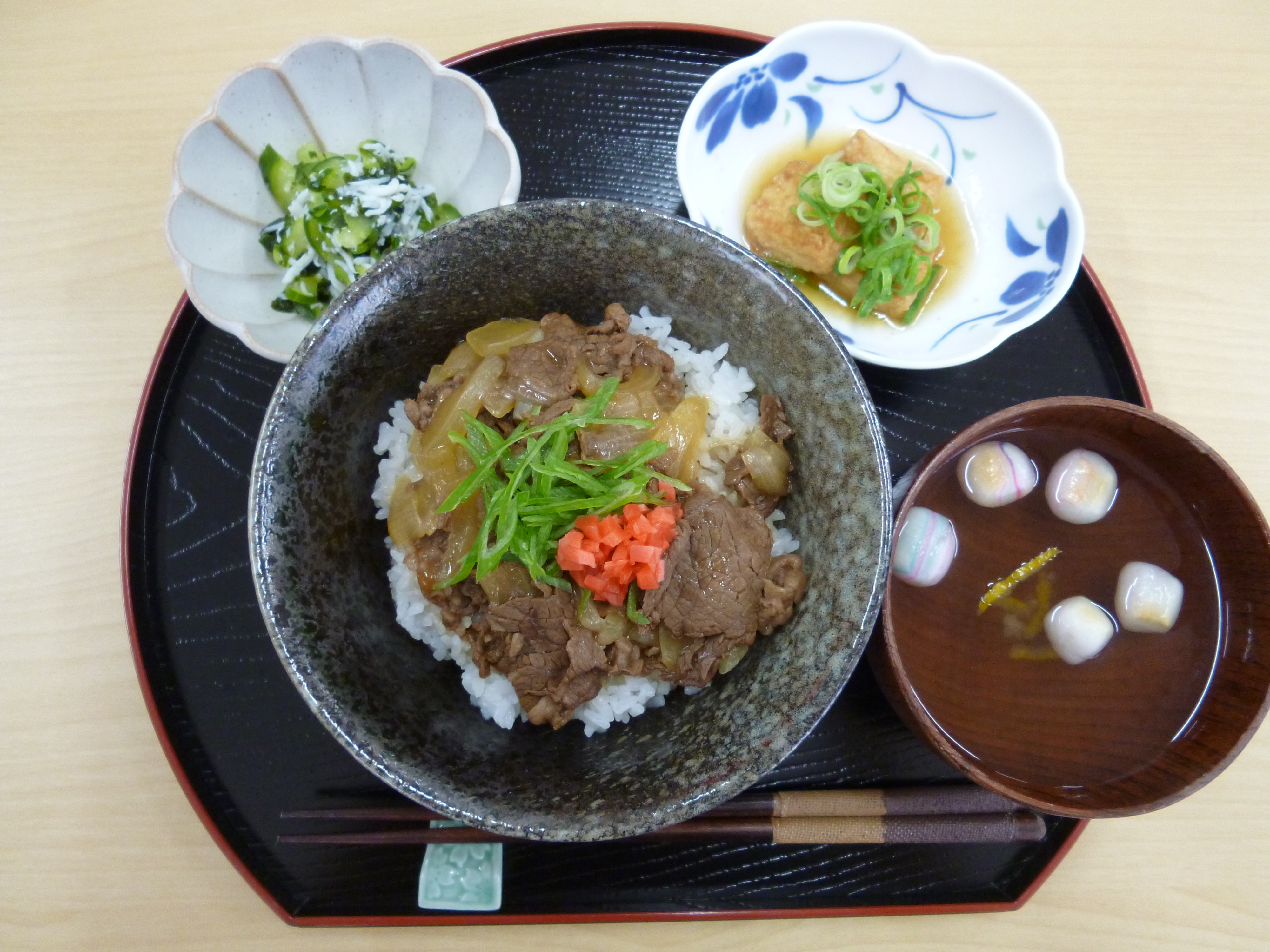 くみのき苑ゆらら　牛丼