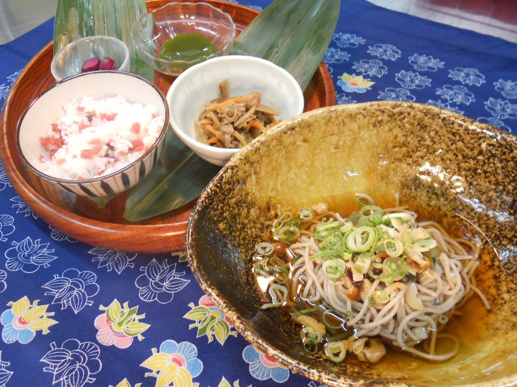 くみのき苑堺北　山菜なめこそば