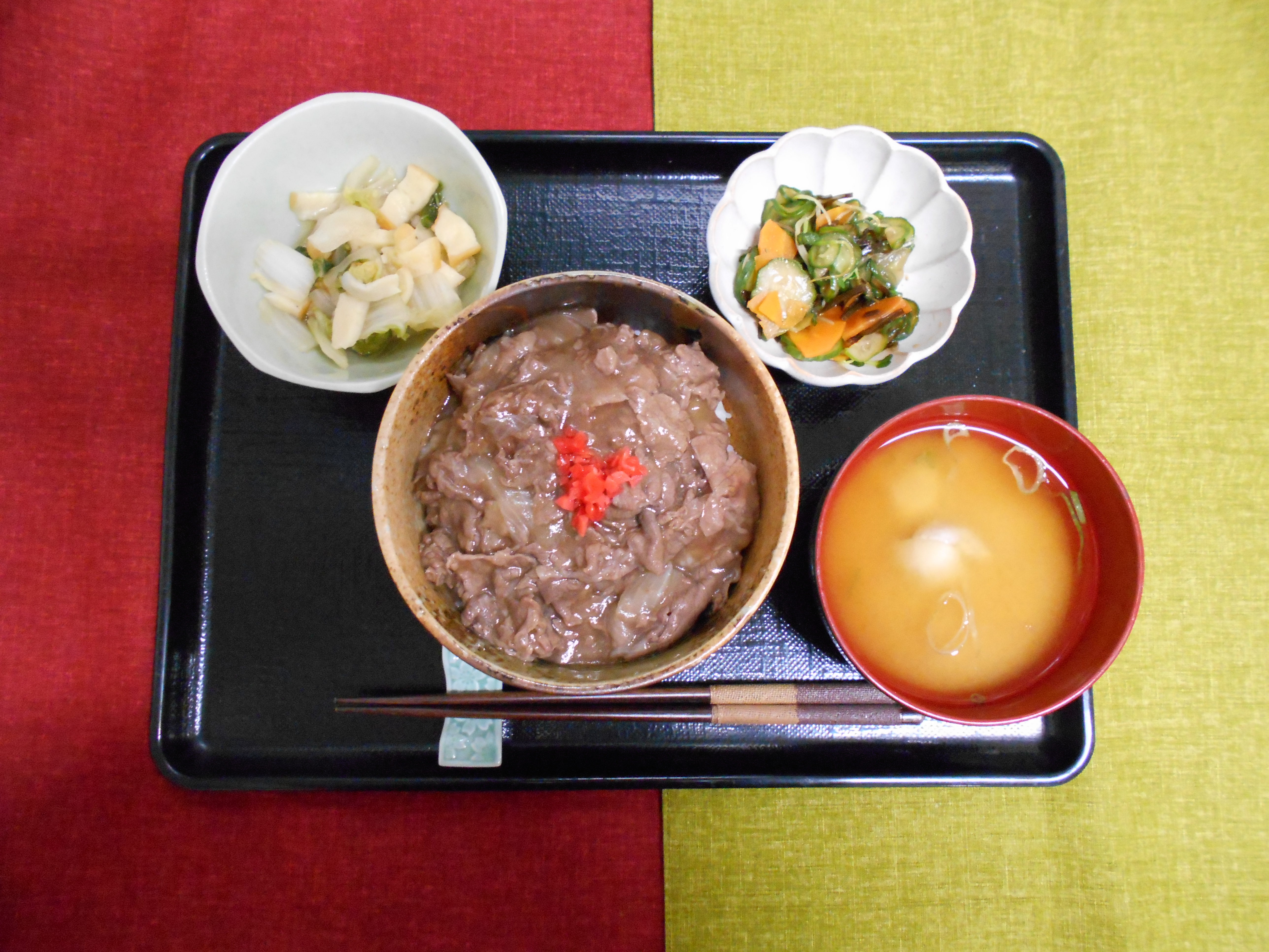 くみのき苑本部　牛丼