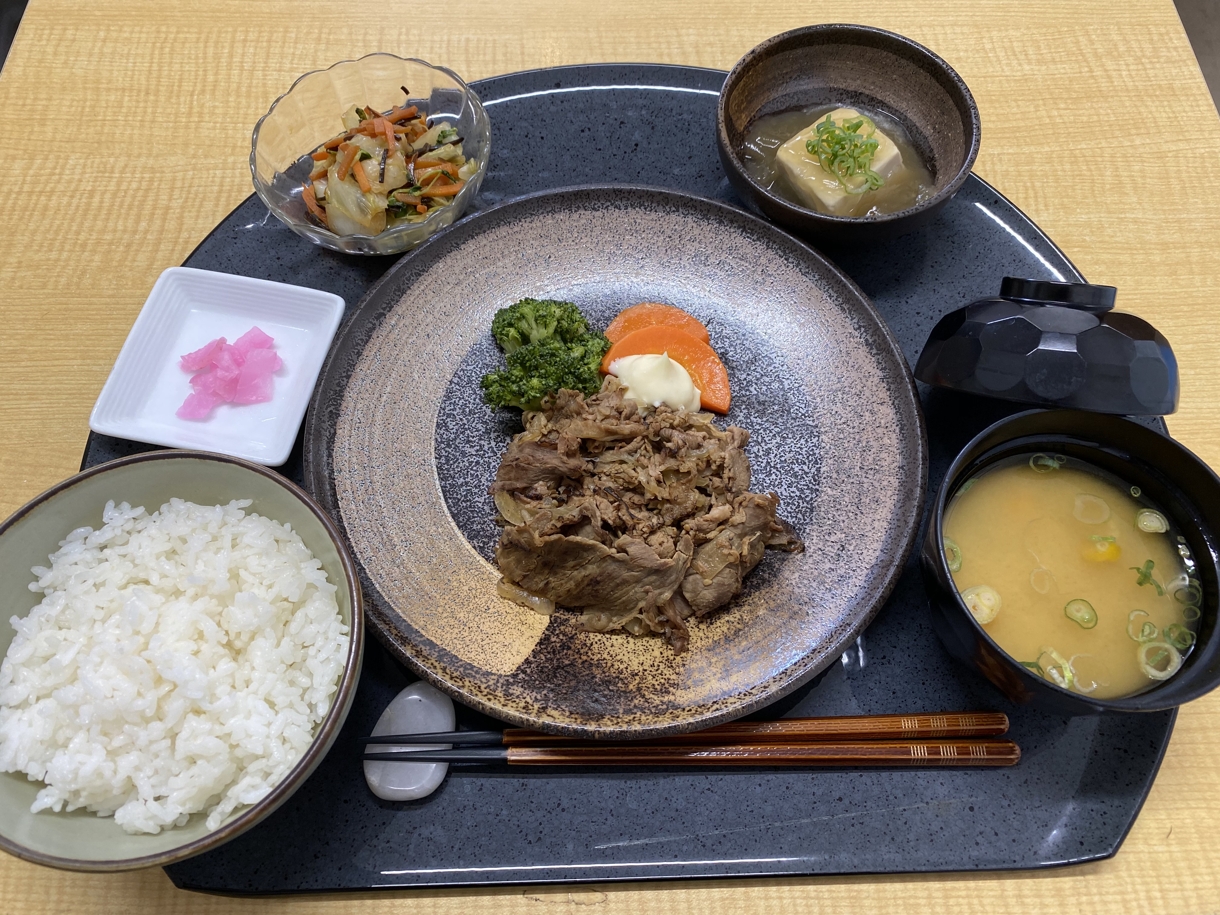 くみのき苑もず陵南　牛肉のタレつけ焼き