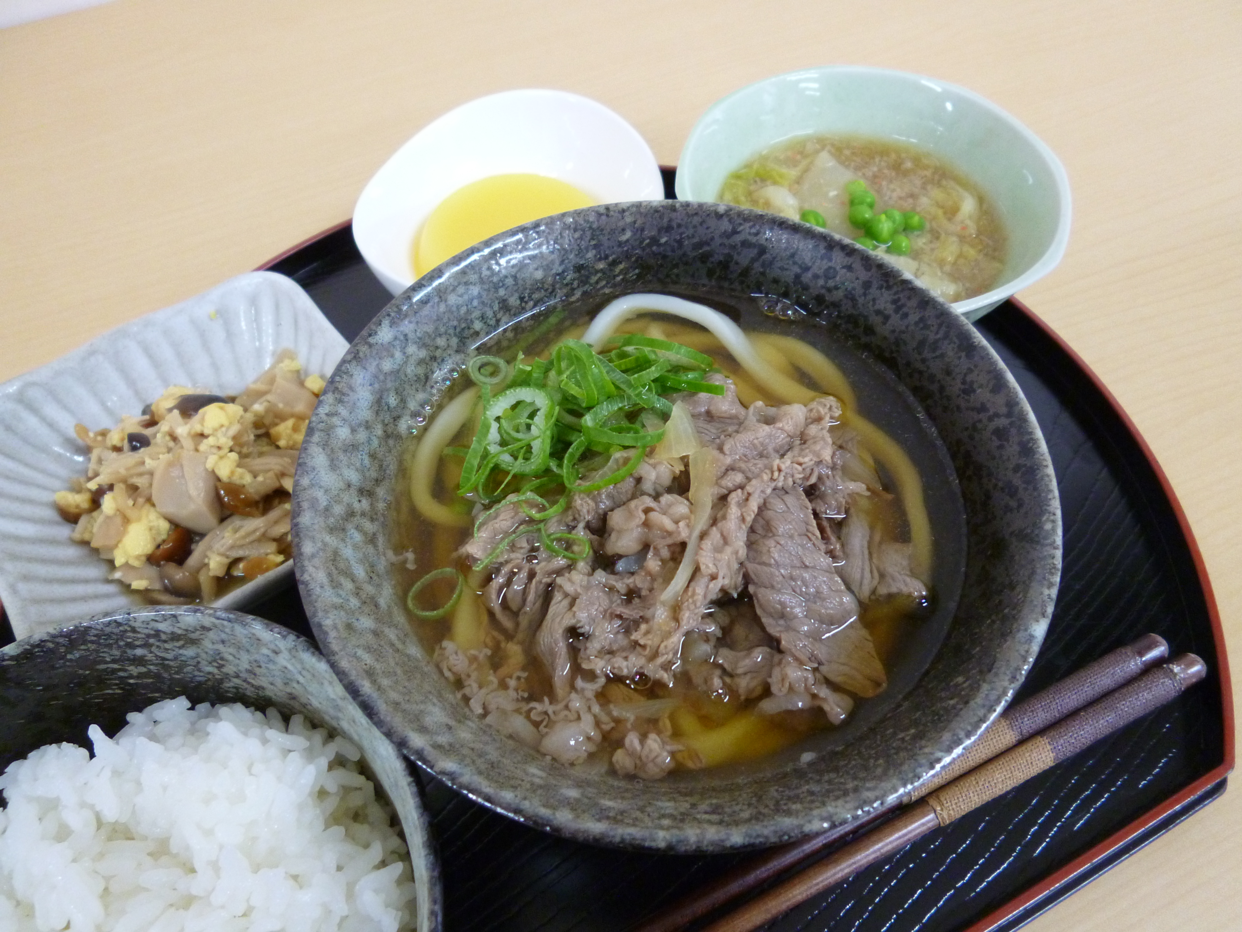 くみのき苑ゆらら　肉うどん