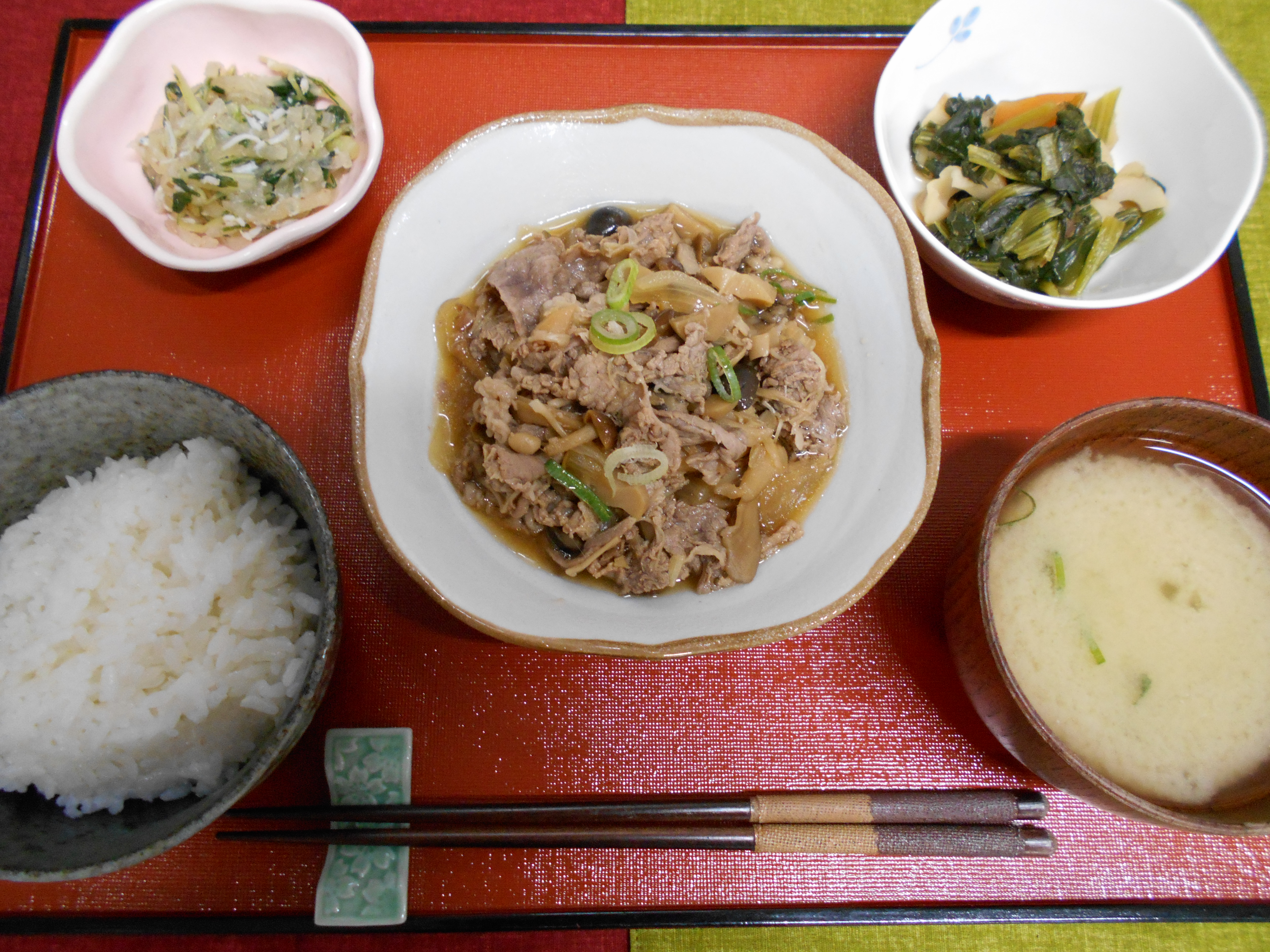 くみのき苑本部　牛肉ときのこのすき煮