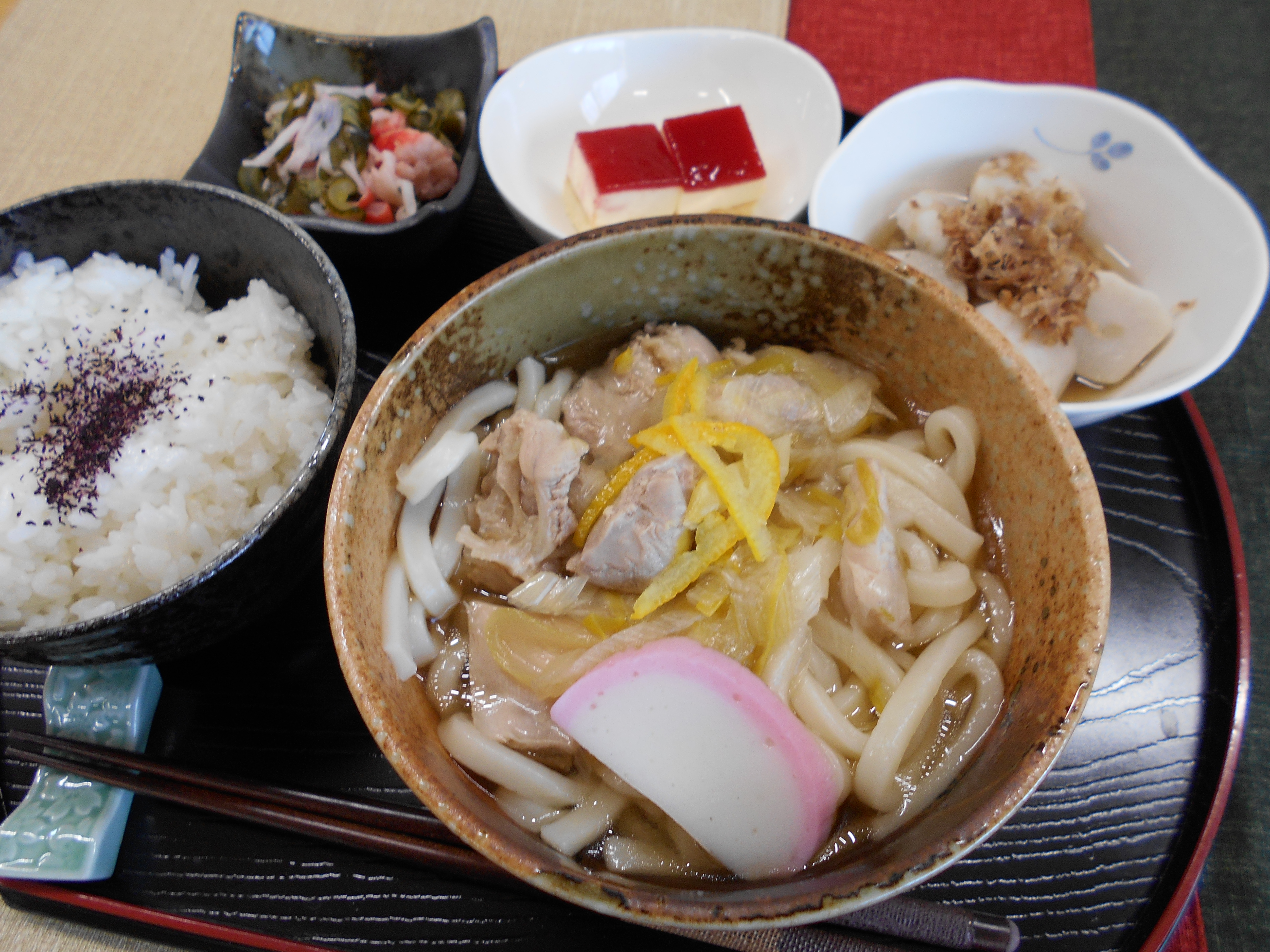 くみのき苑本部　鶏塩ゆずうどん