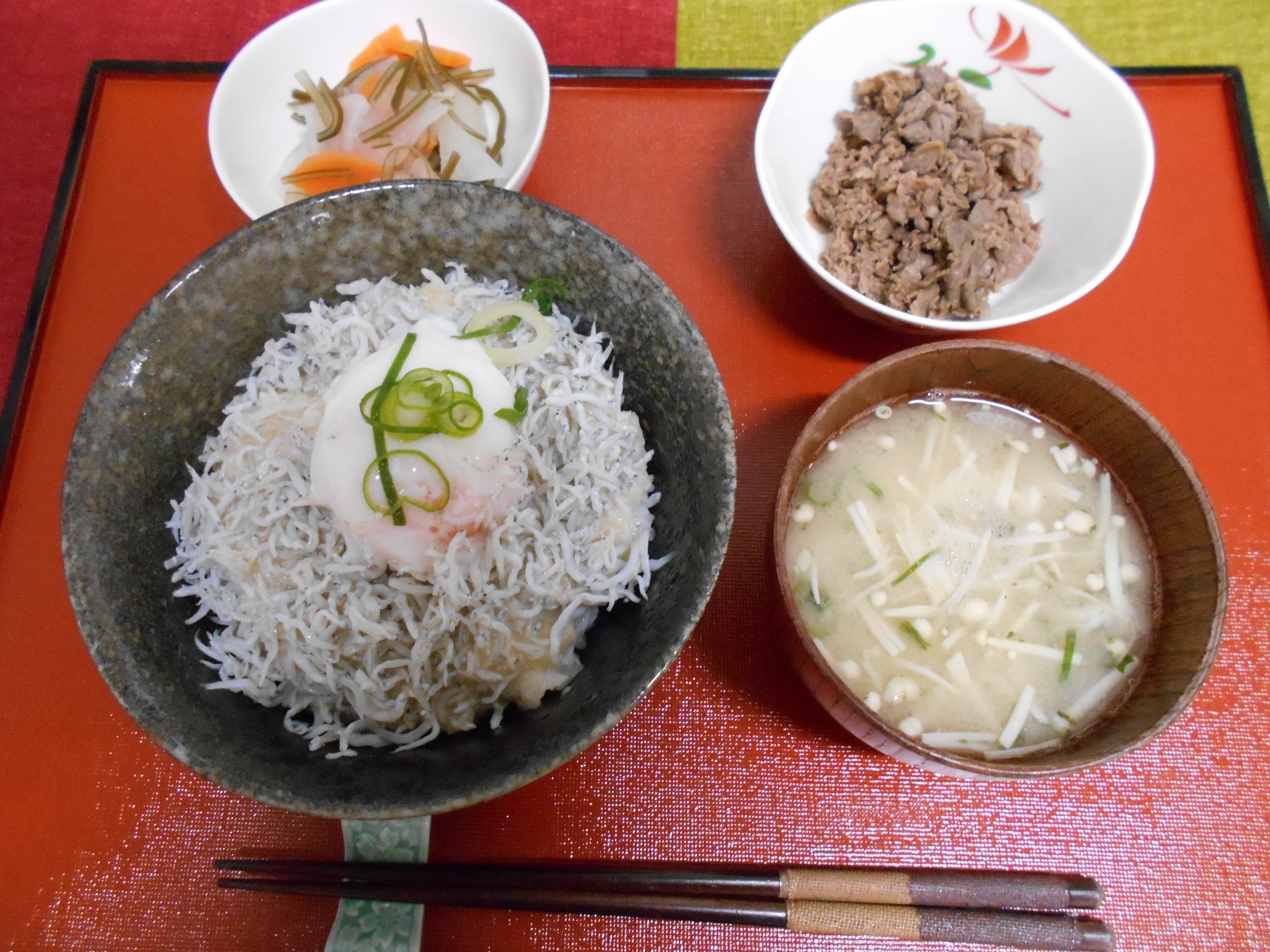 くみのき苑本部　釜揚げシラス丼