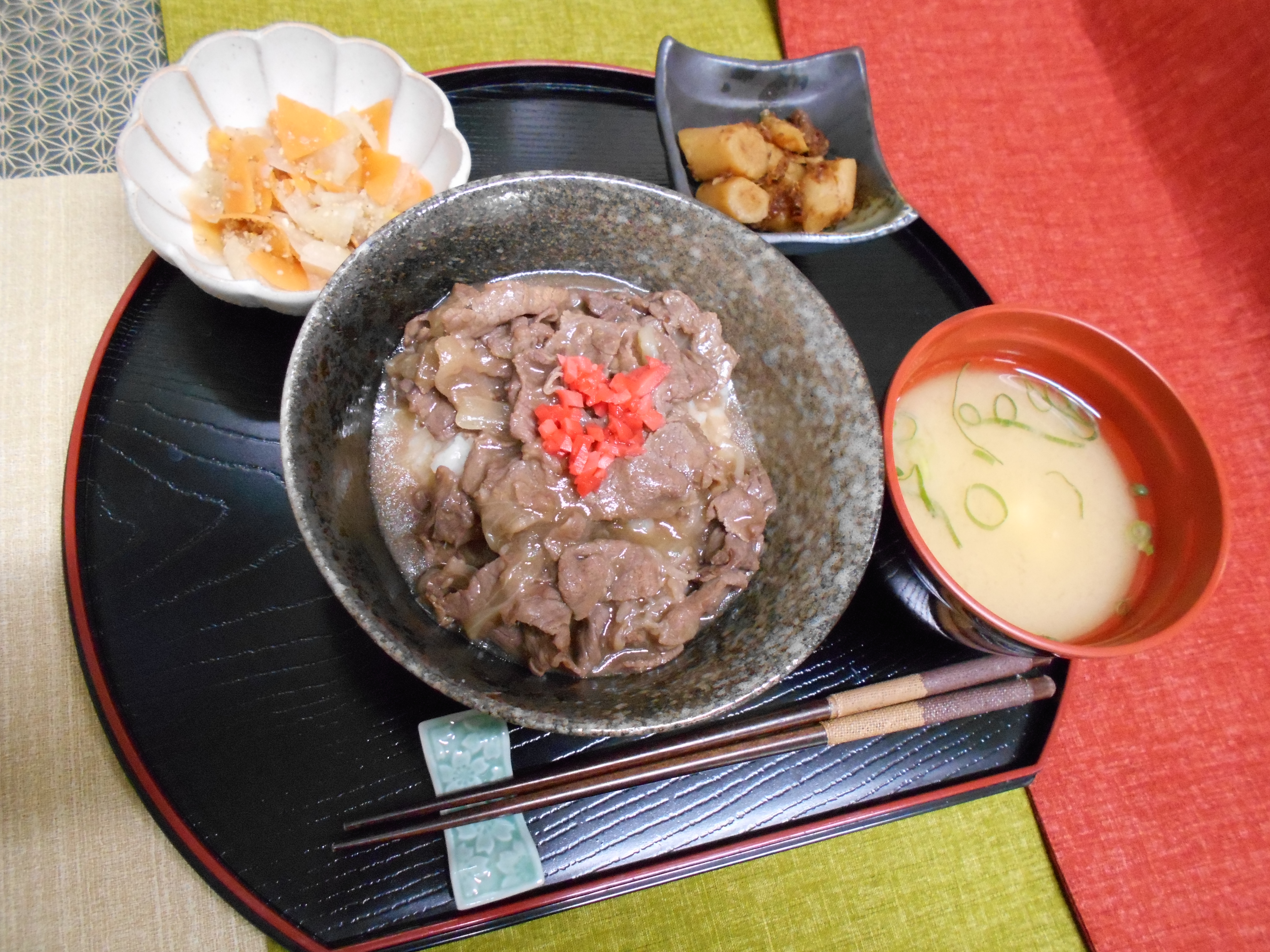 くみのき苑本部　牛丼