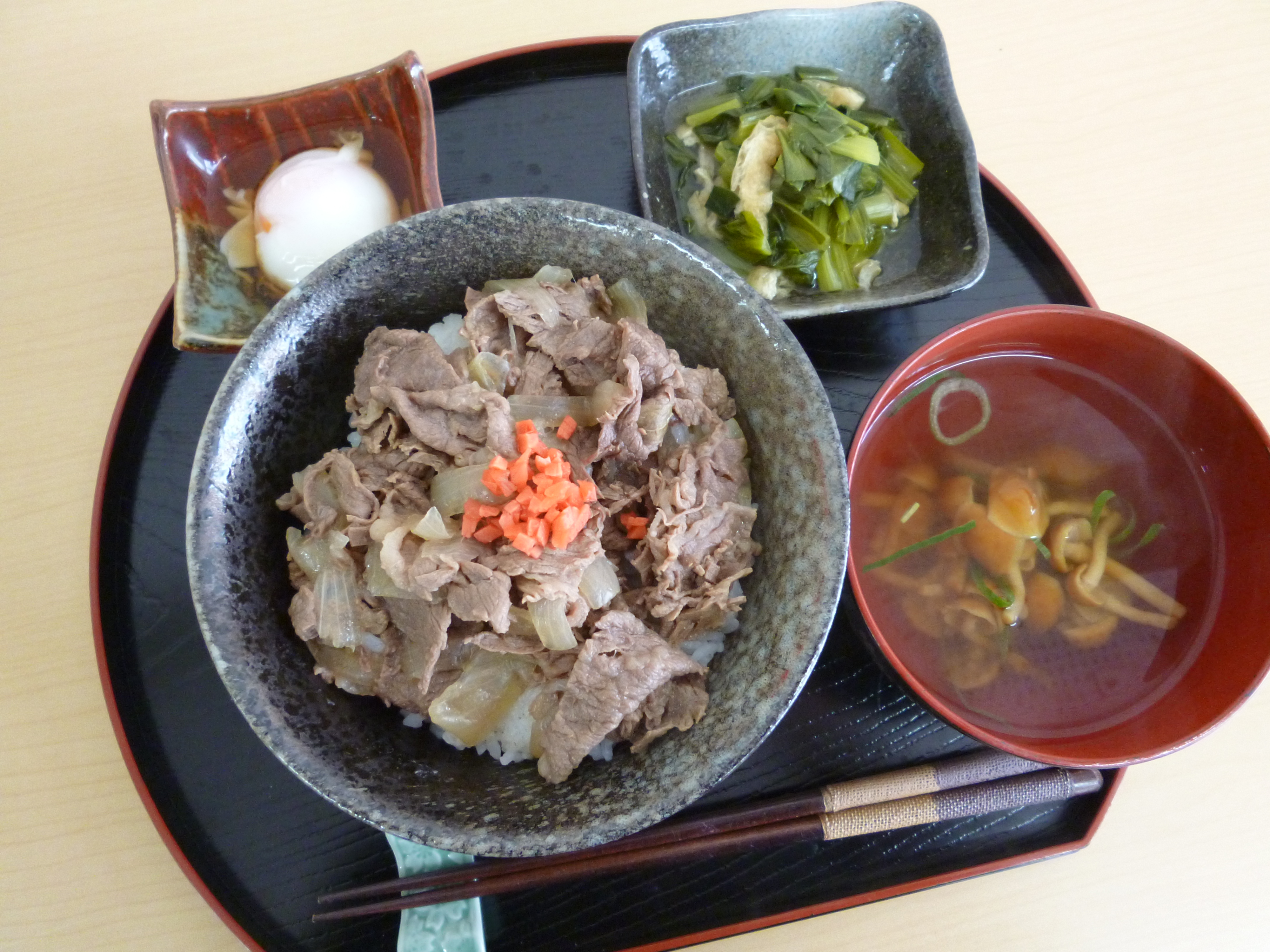 くみのき苑ゆらら　牛丼