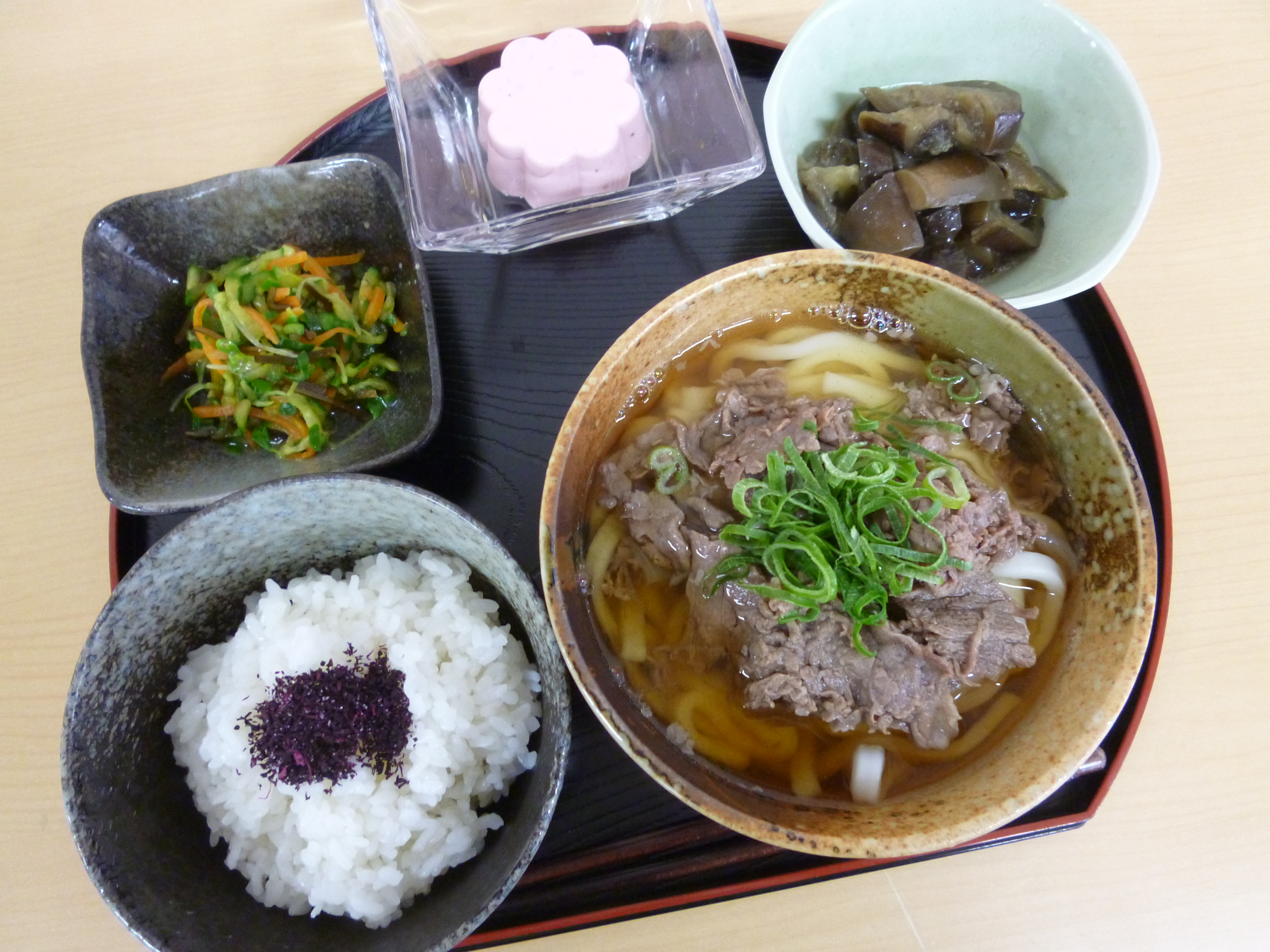 くみのき苑ゆらら　肉うどん