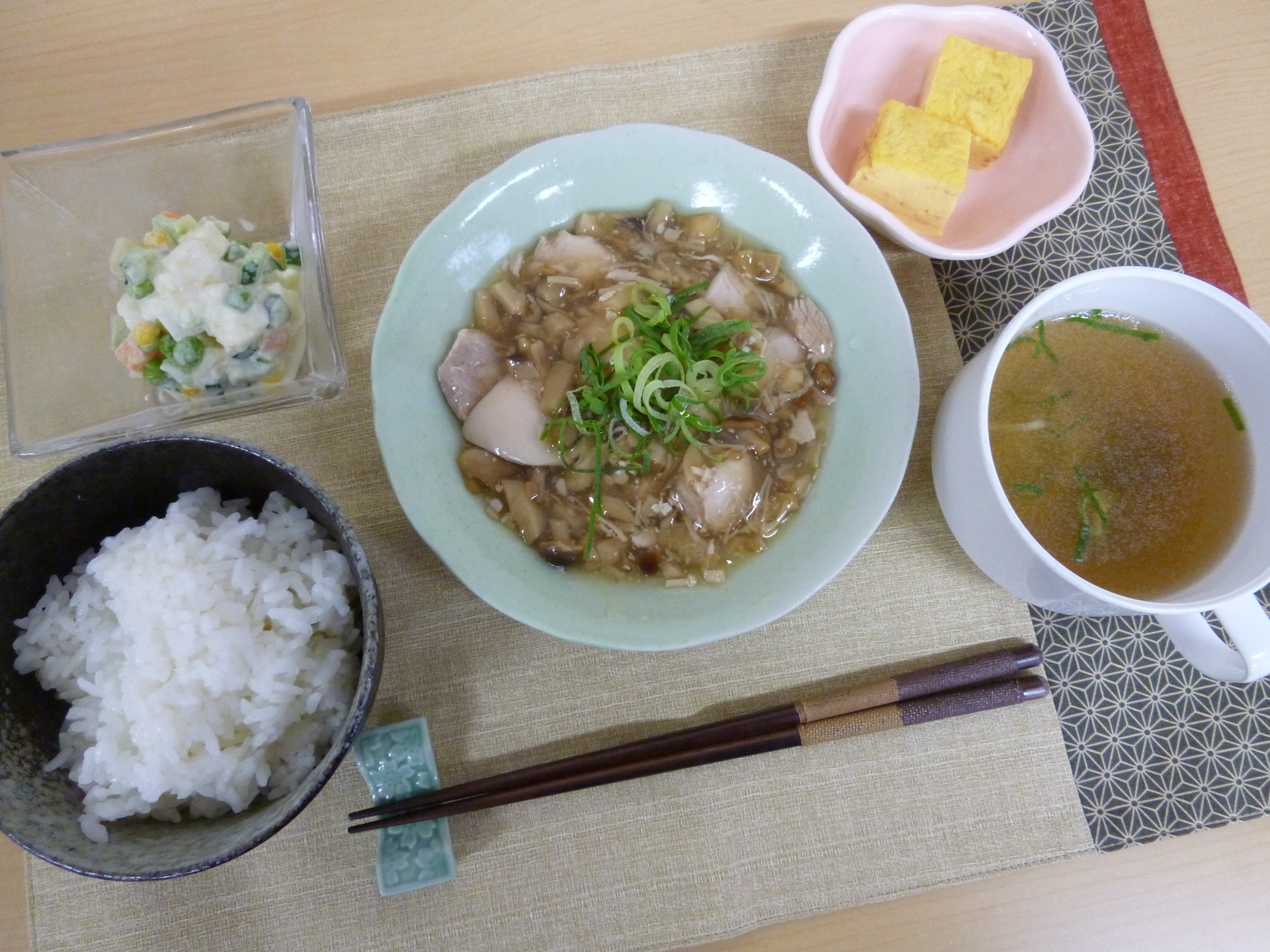 くみのき苑ゆらら　鶏肉のきのこあんかけ