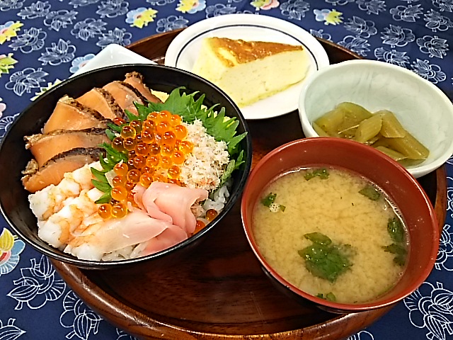 くみのき苑堺北　海鮮丼