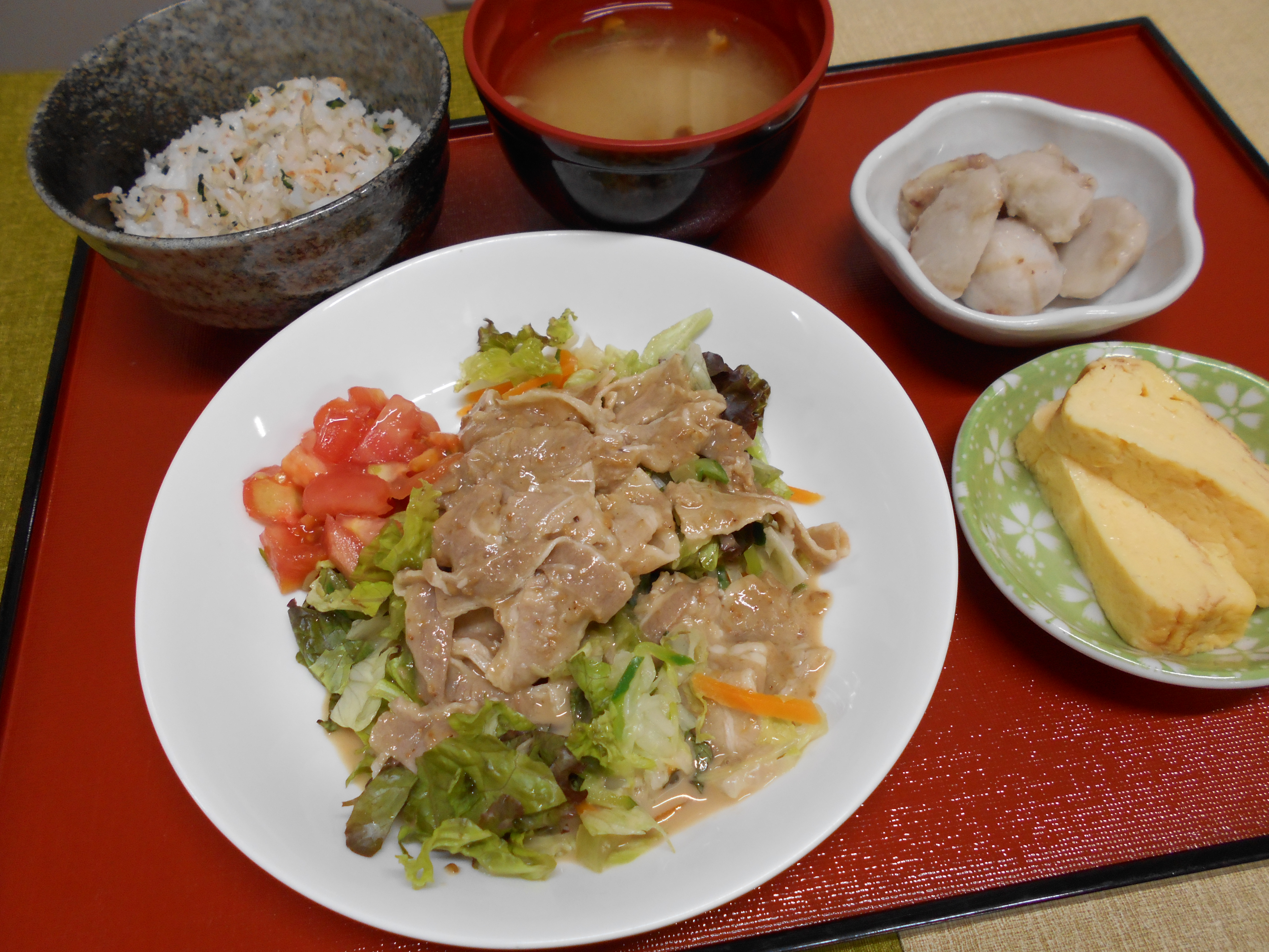 くみのき苑本部　豚肉の冷しゃぶサラダ　ちりめんごはん