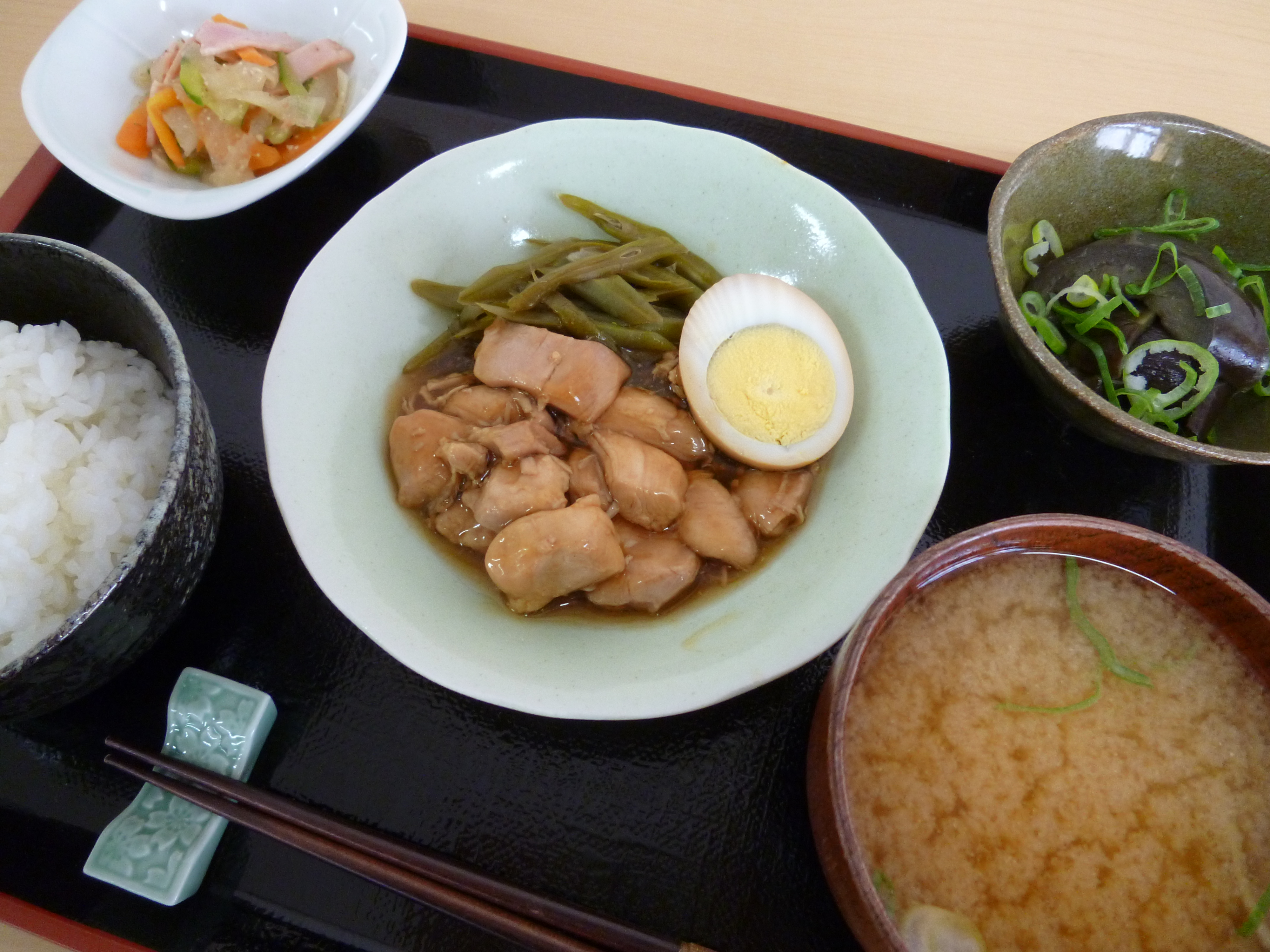 くみのき苑ゆらら　鶏肉と卵のさっぱり煮