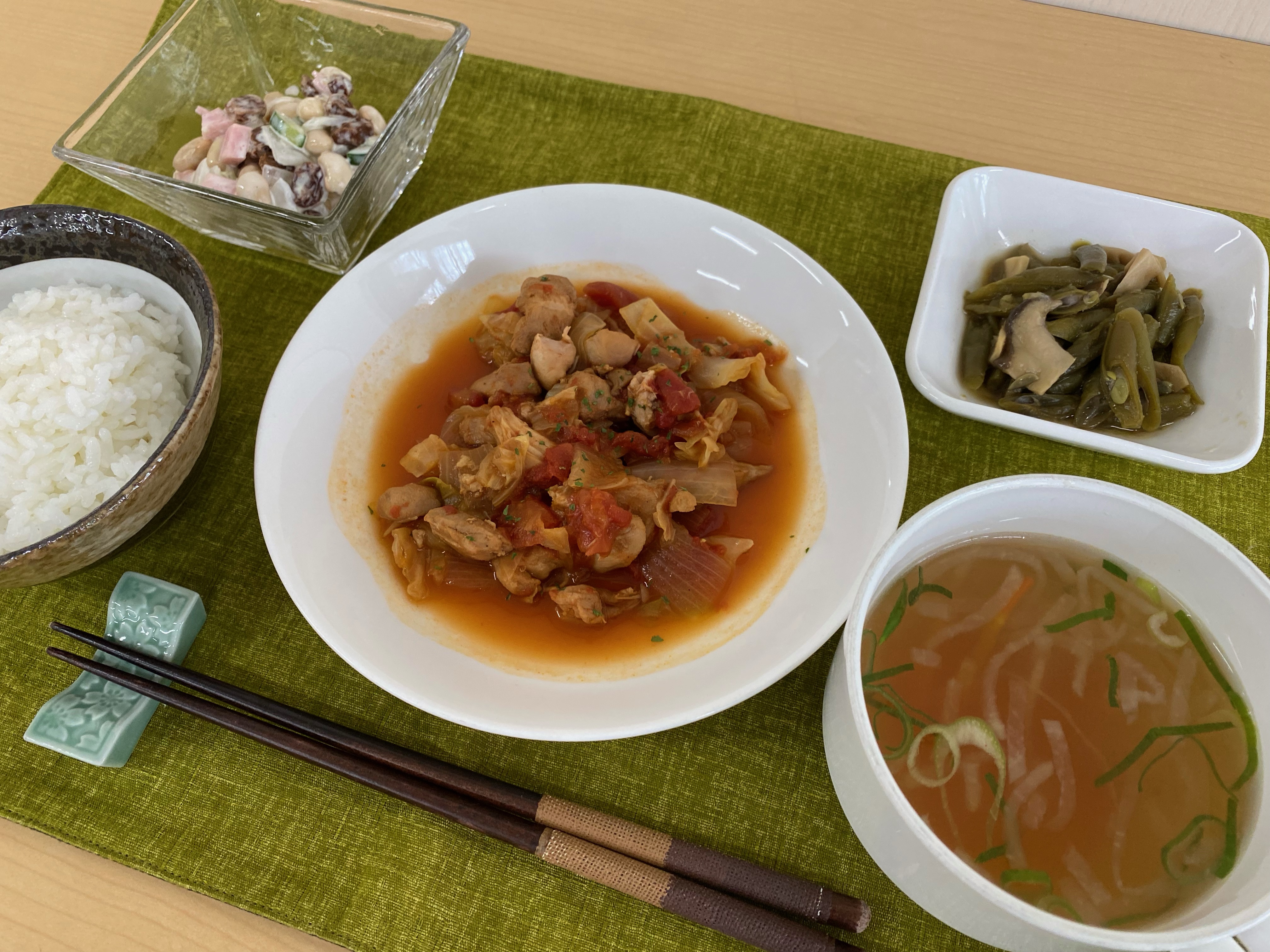 くみのき苑ゆらら　鶏肉のトマト煮込