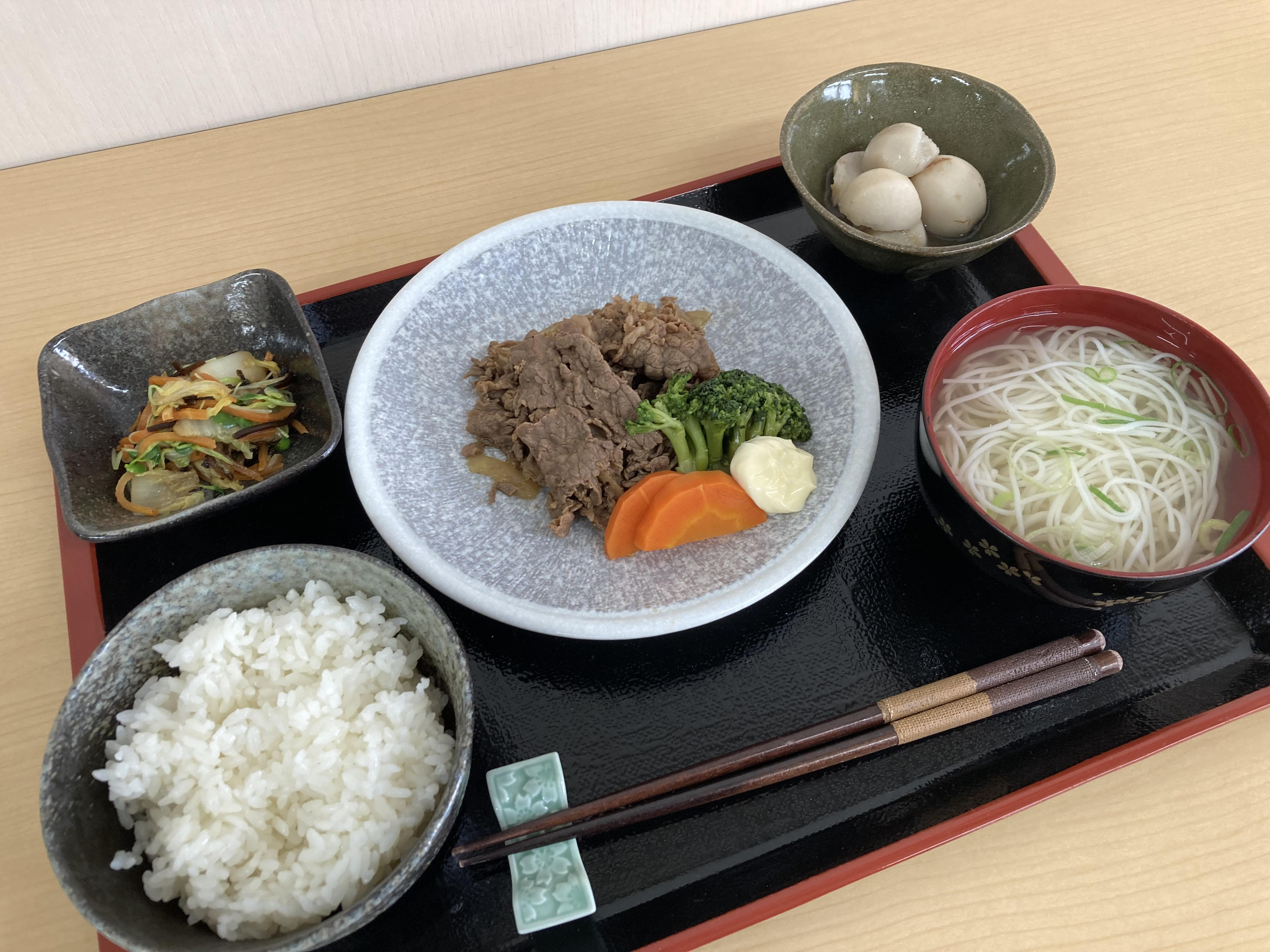 くみのき苑ゆらら　牛肉のタレつけ焼