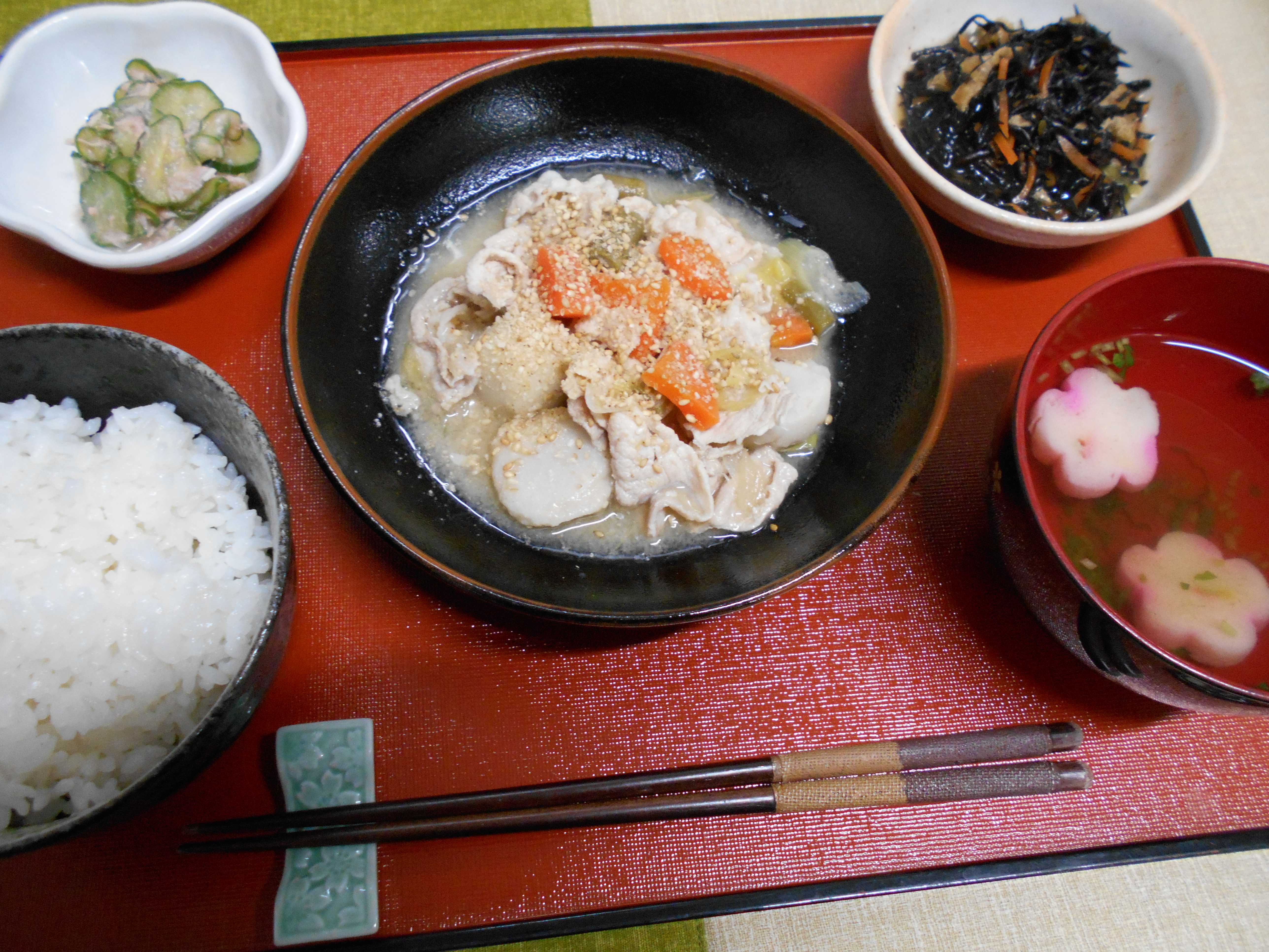 くみのき苑本部　里芋と豚肉のごま味噌煮