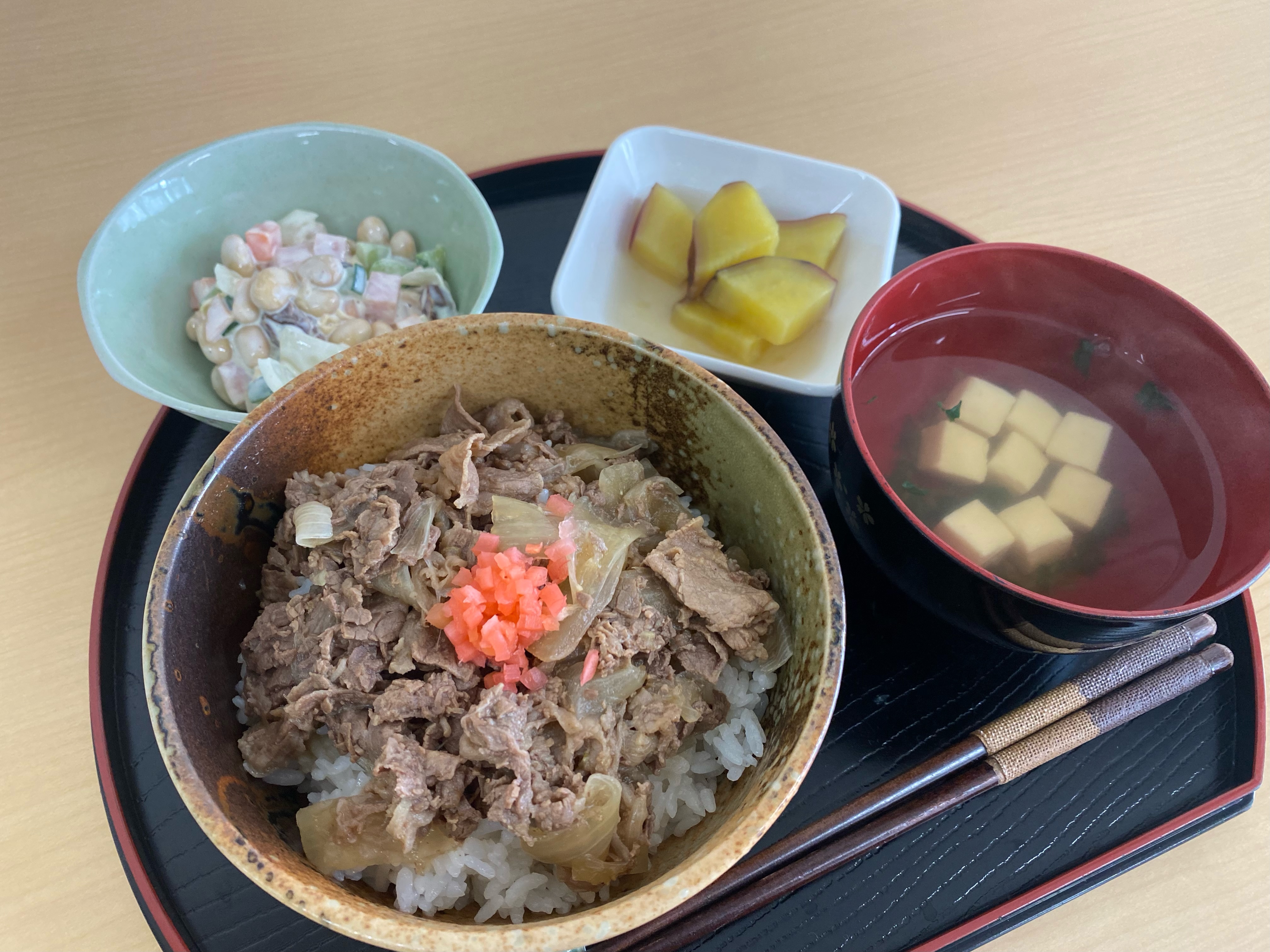 くみのき苑ゆらら　牛丼