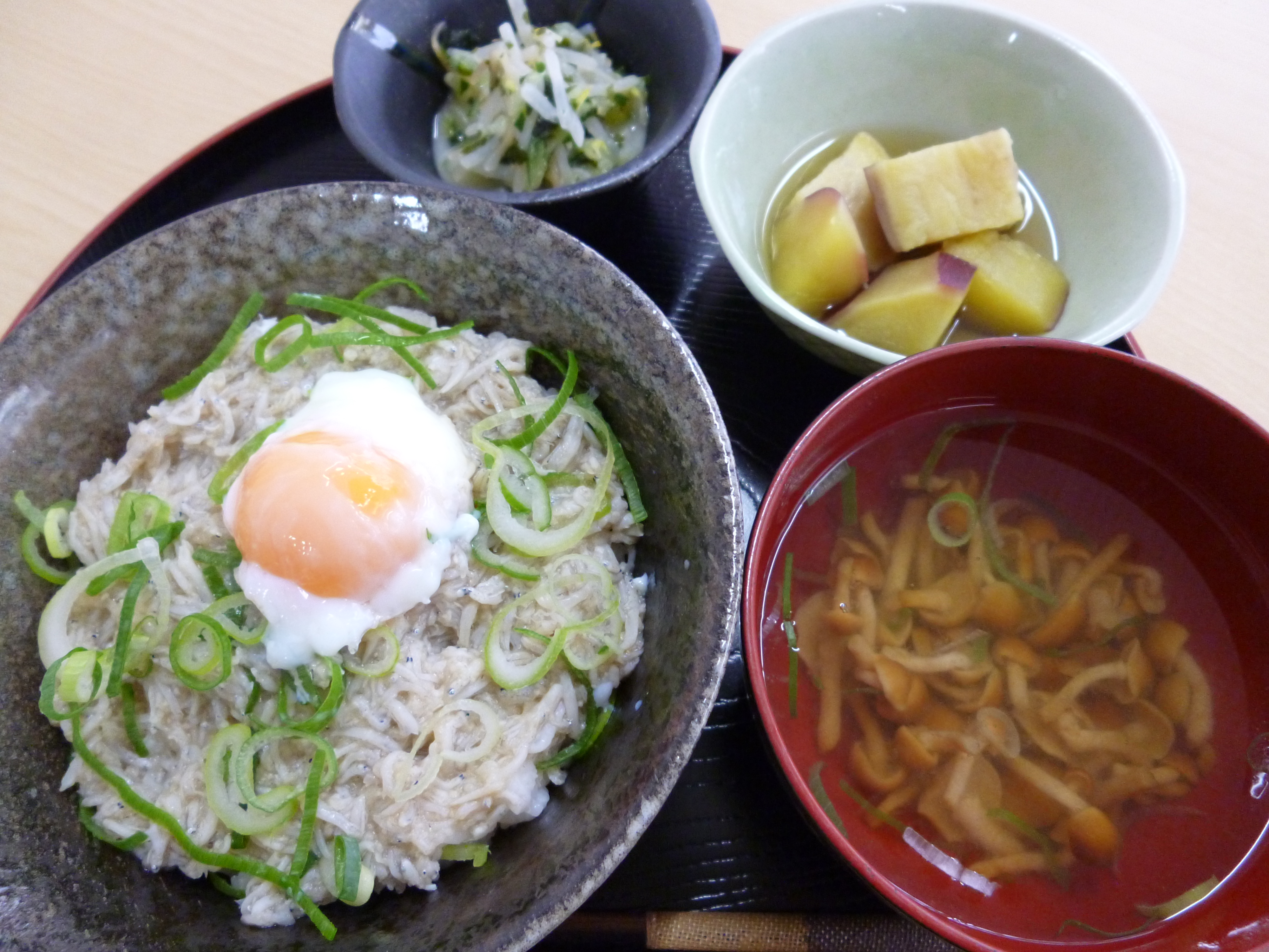 くみのき苑ゆらら　釜揚げシラス丼