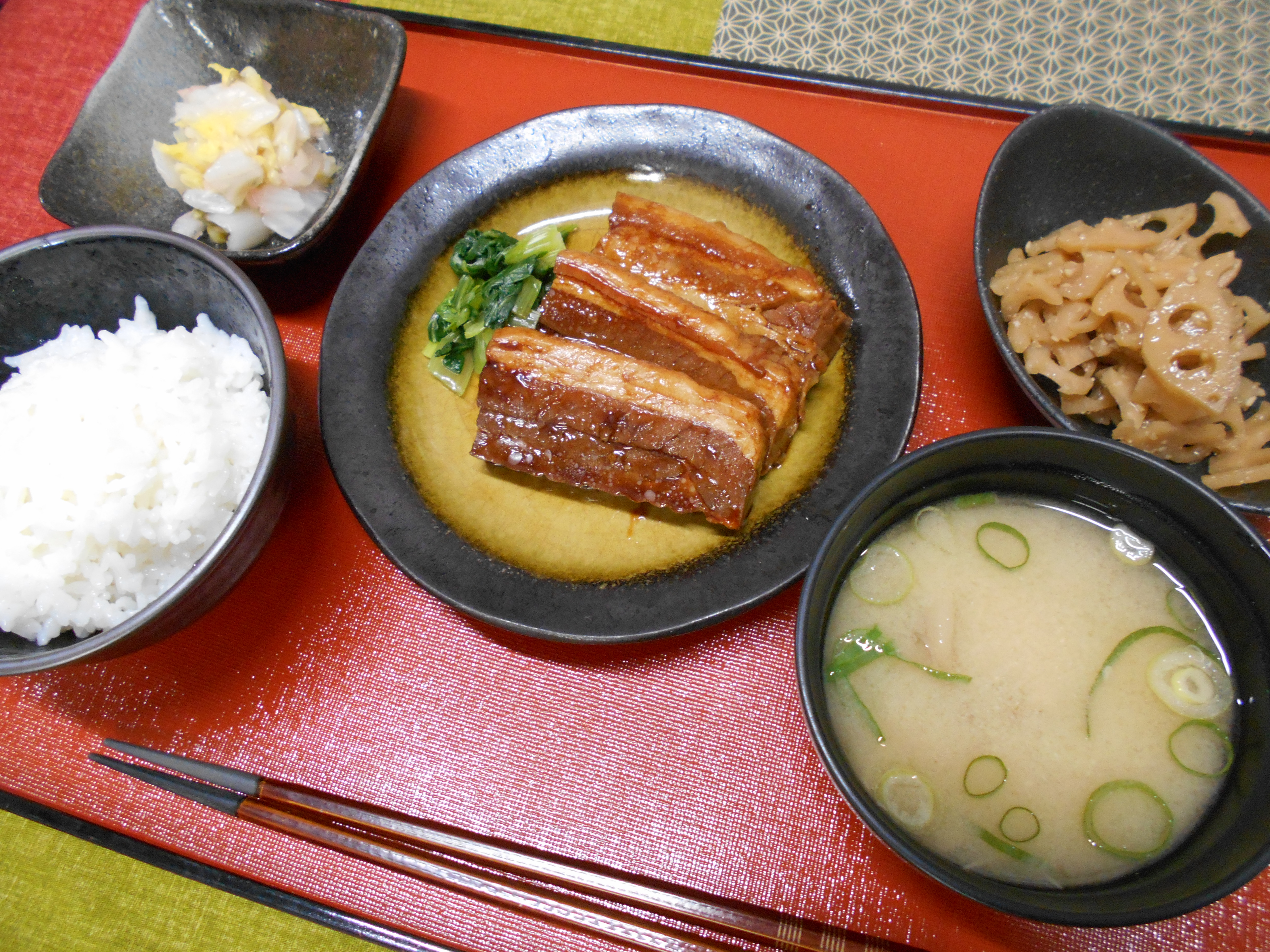 くみのき苑本部　豚角煮