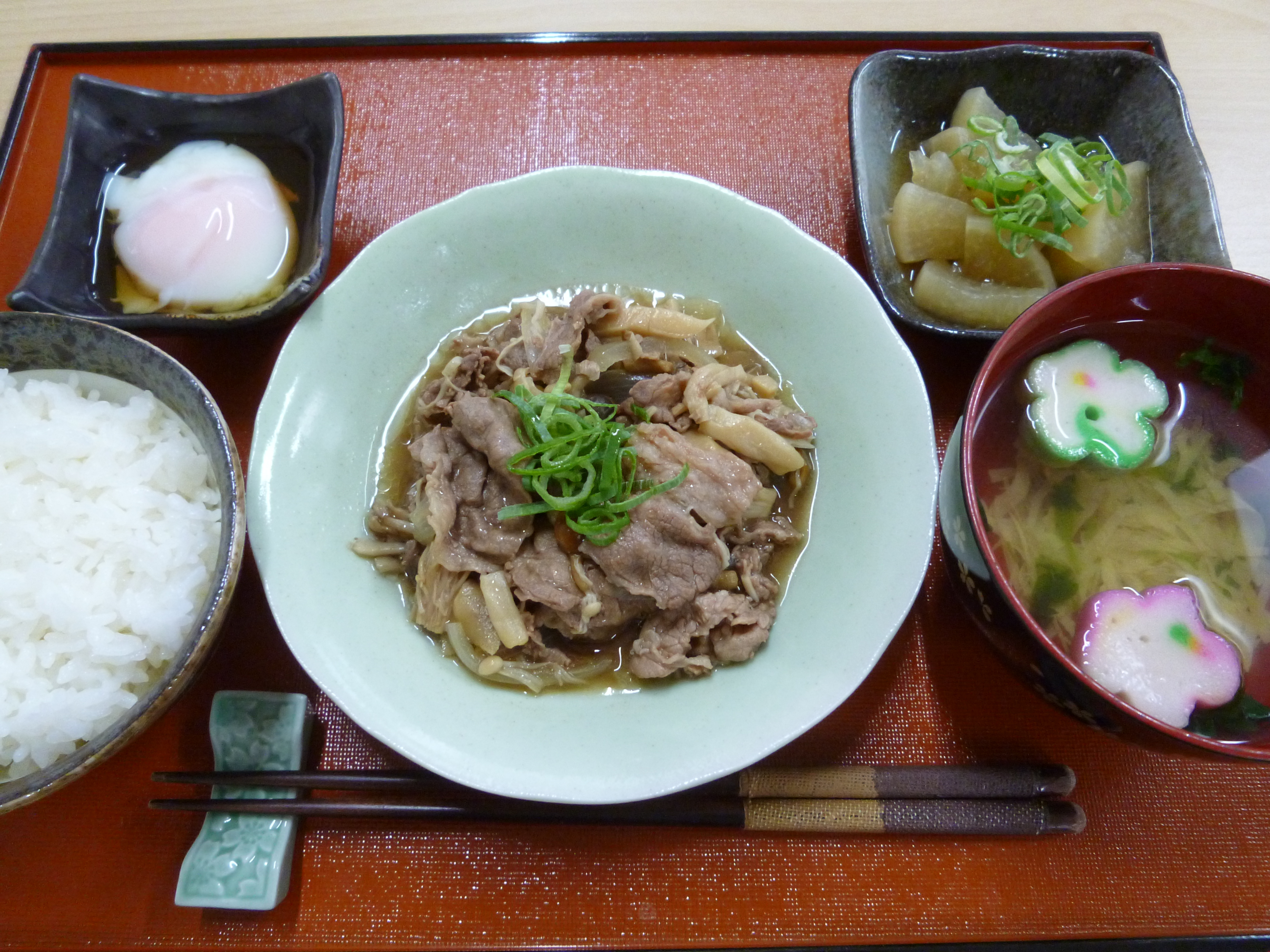 くみのき苑ゆらら　牛肉ときのこのすき煮