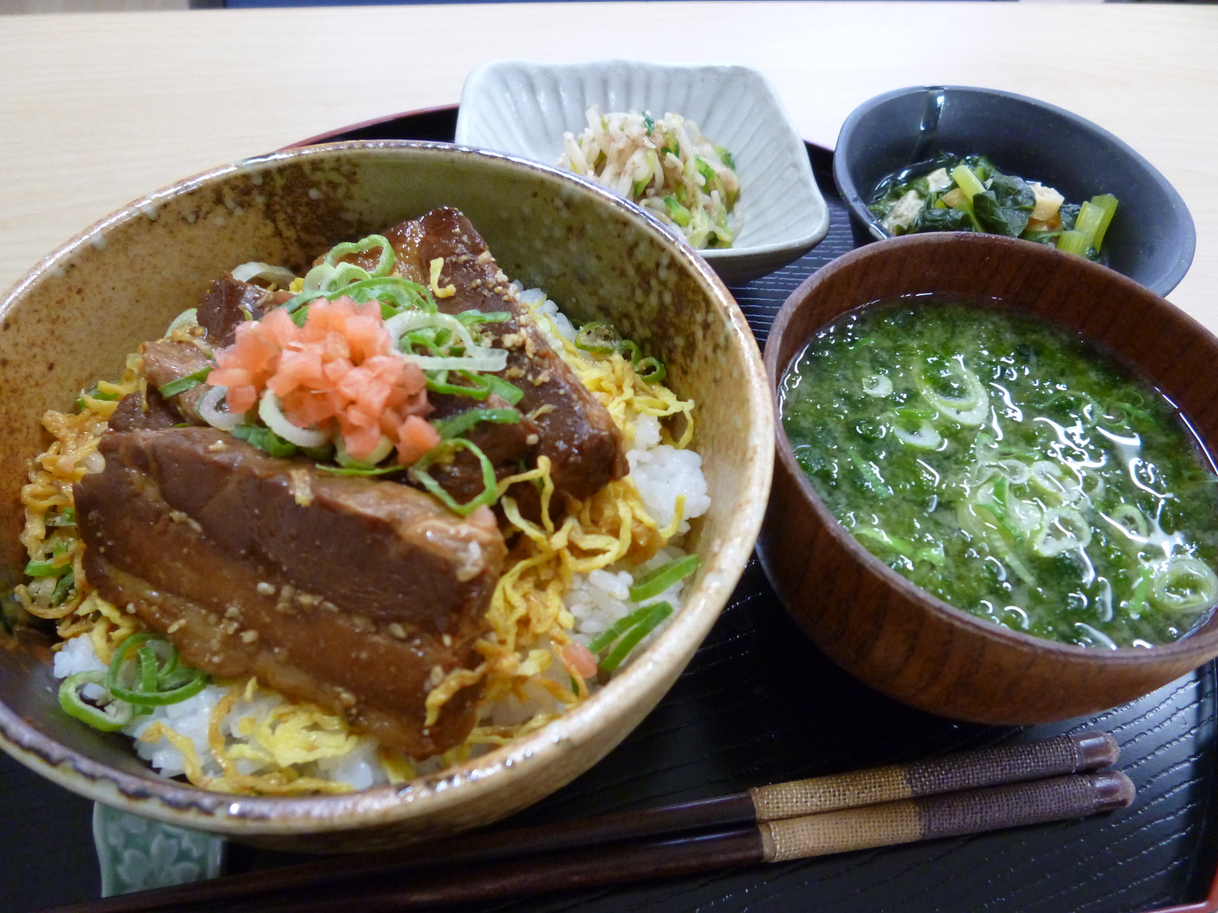 くみのき苑ゆらら　チャーシュー丼