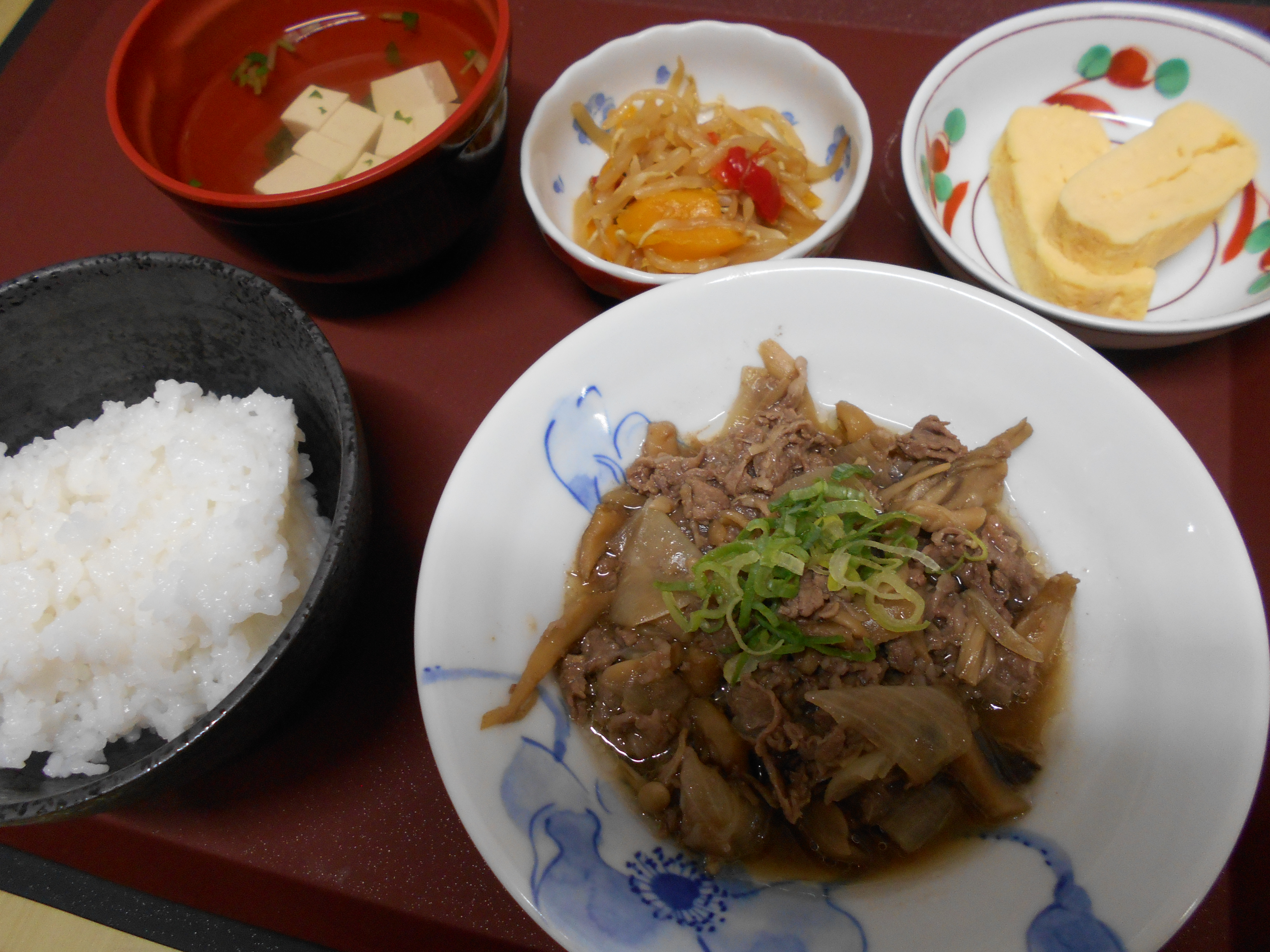 くみのき苑本部　牛肉ときのこのすき煮