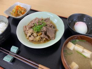 くみのき苑ゆらら　牛肉ときのこのすき煮