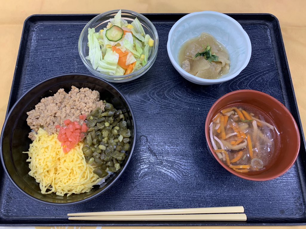 くみのき苑堺北　そぼろ丼