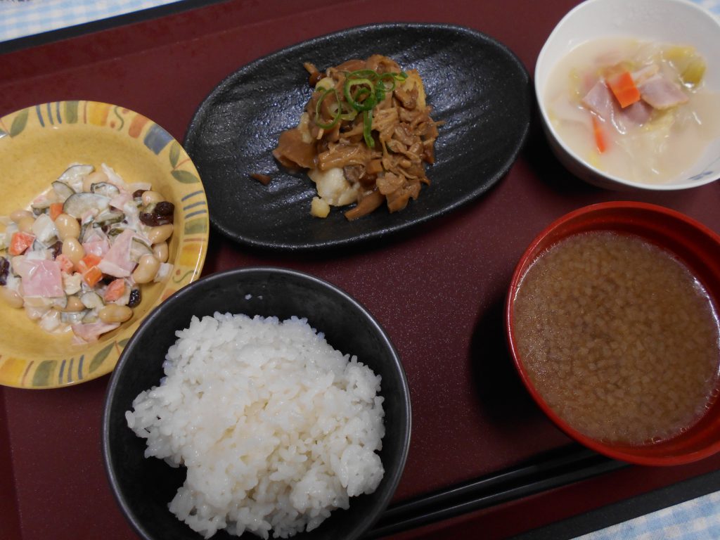 くみのき苑本部　カラスカレイのムニエル（きのこバター醬油）