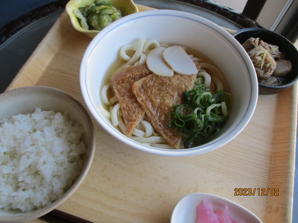 くみのき苑しらさぎ　きつねうどん