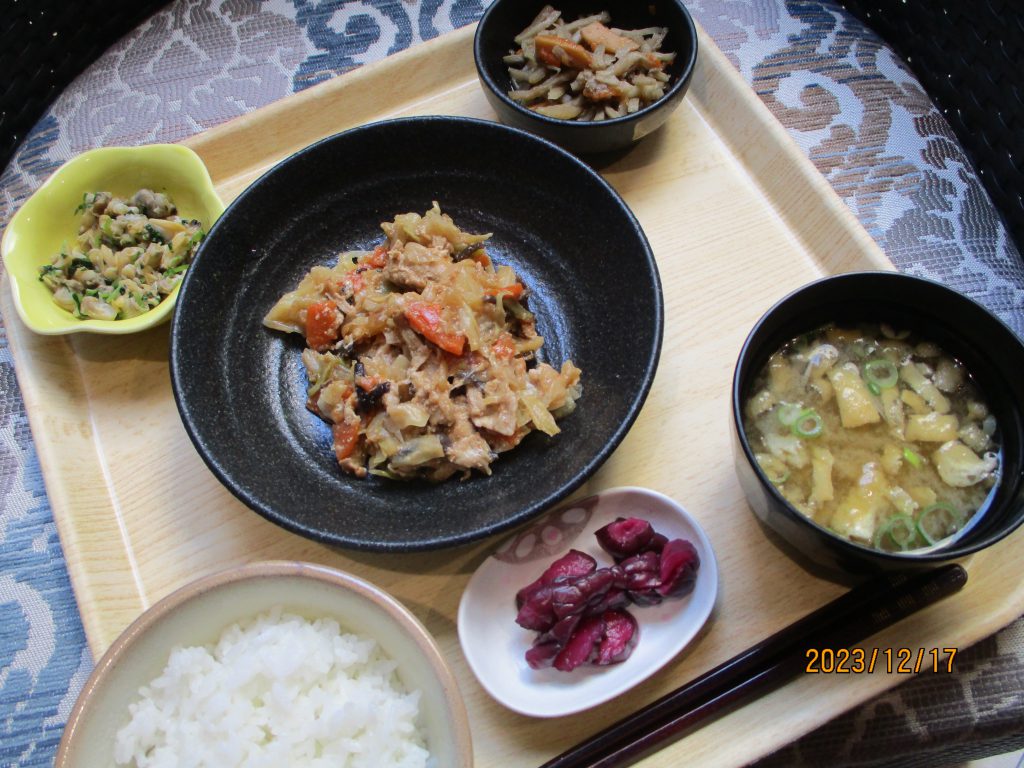 くみのき苑しらさぎ　豚肉とキャベツの炒物