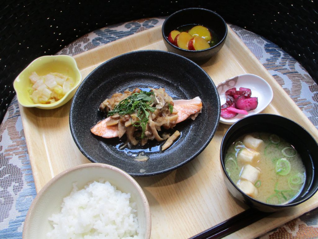 くみのき苑しらさぎ　焼鮭の香味卸かけ