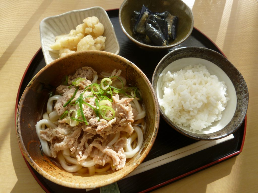 くみのき苑ゆらら　甘辛豚肉うどん