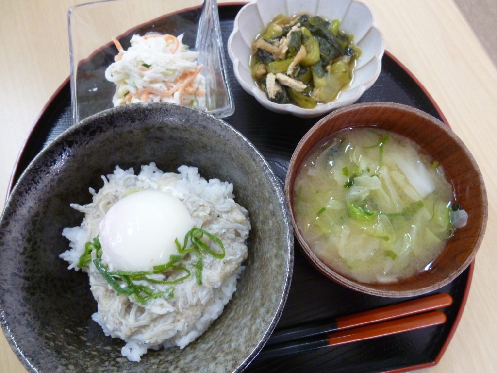 くみのき苑ゆらら　釜揚げシラス丼