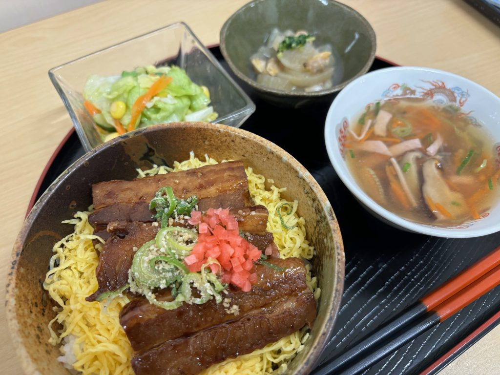 くみのき苑ゆらら　チャーシュー丼