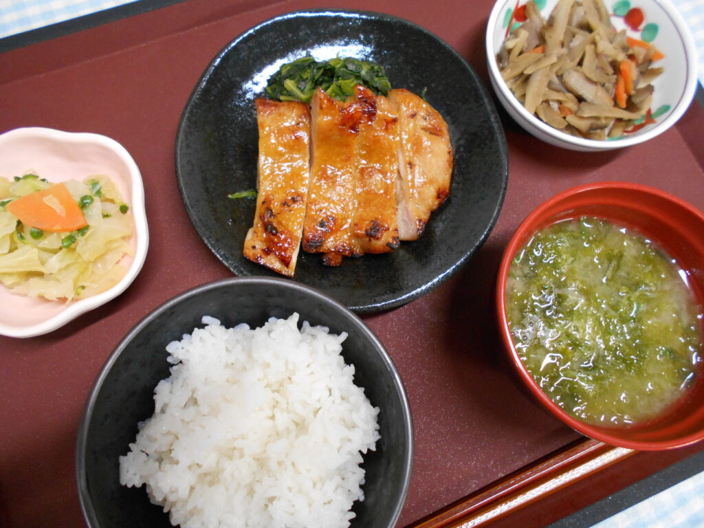 くみのき苑本部　鶏肉の照焼