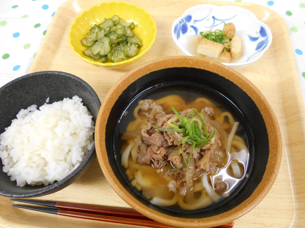 くみのき苑本部　肉うどん