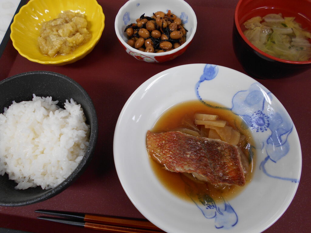 くみのき苑本部　赤魚の煮付