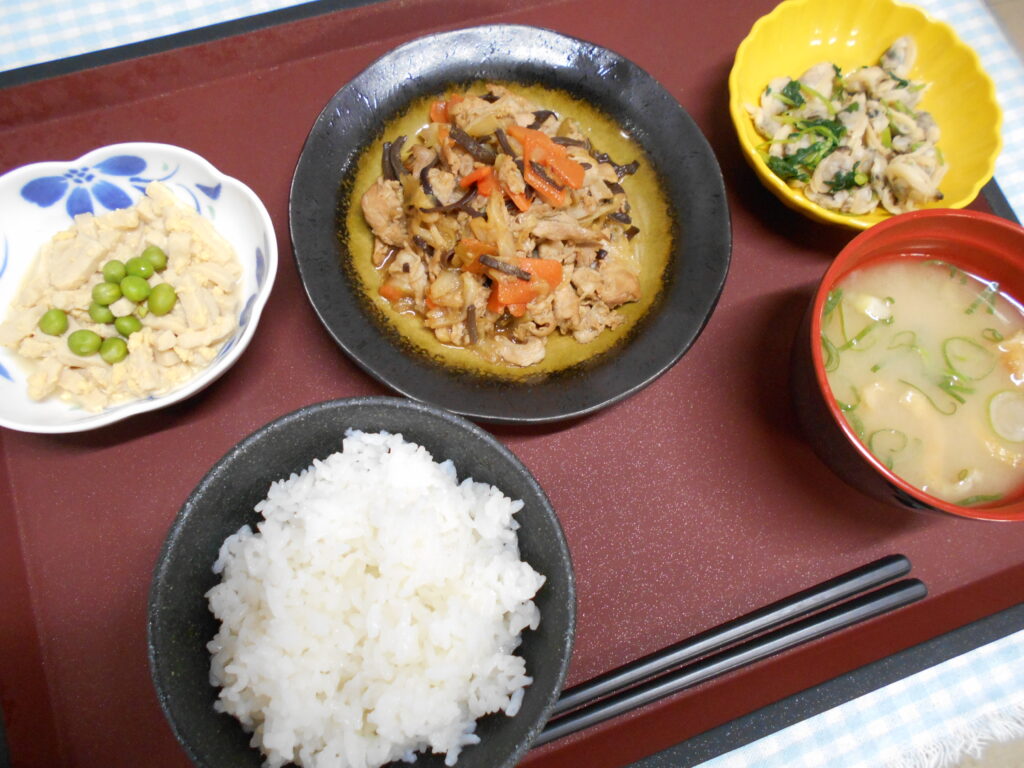 くみのき苑本部　豚肉とキャベツの炒物