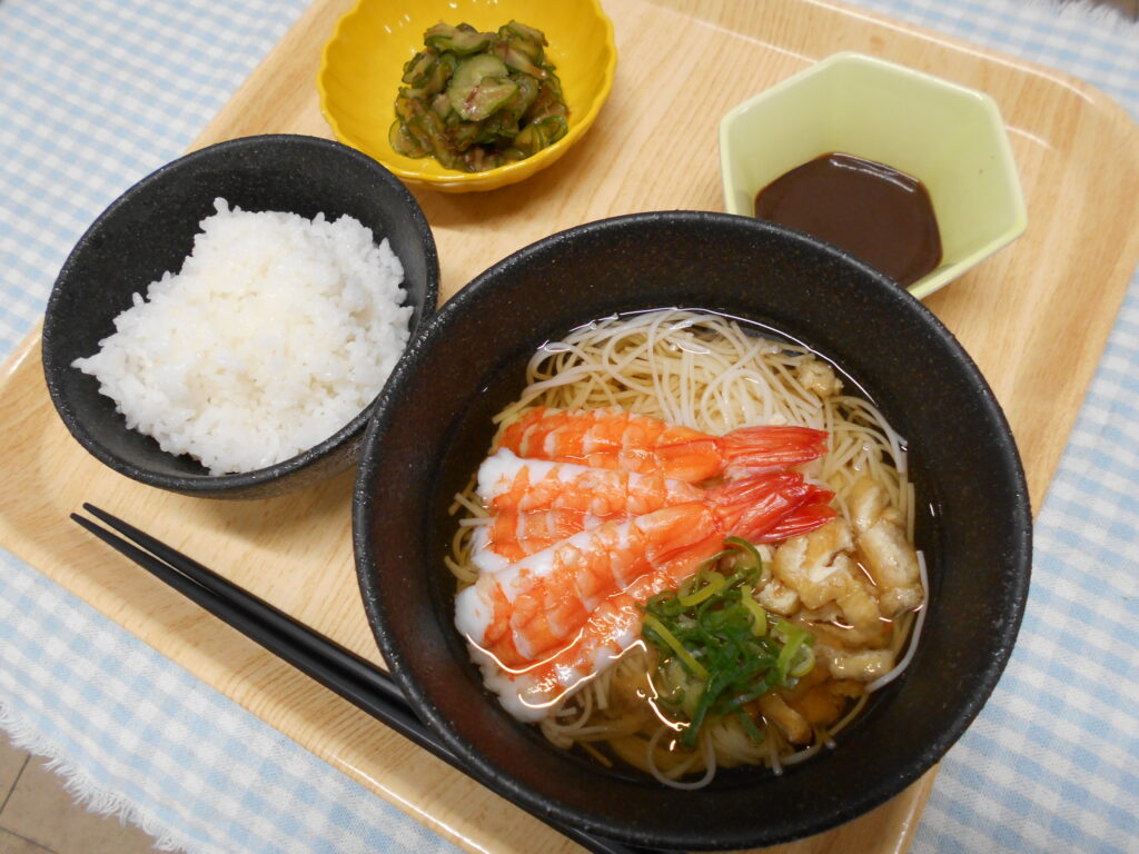 くみのき苑本部　煮麺