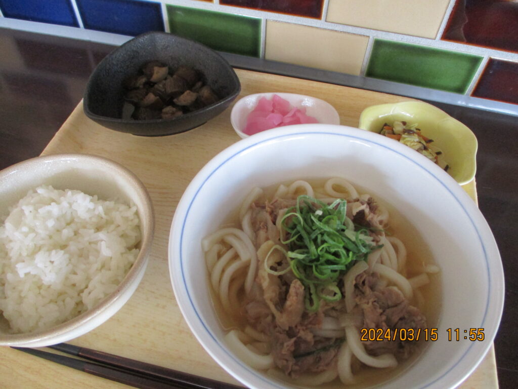 くみのき苑しらさぎ　肉うどん