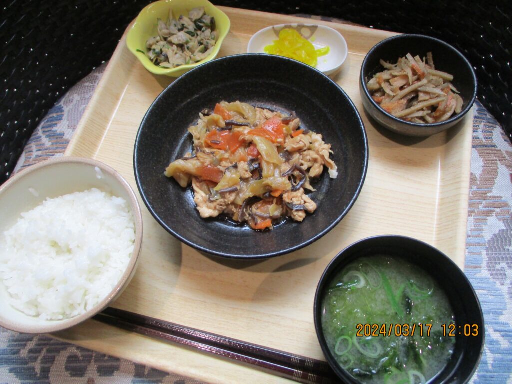 くみのき苑しらさぎ　豚肉とキャベツの炒め物