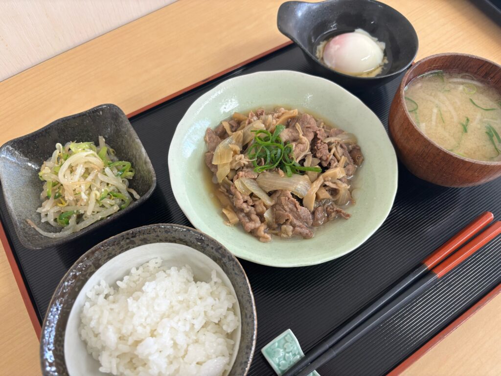 くみのき苑ゆらら　牛肉ときのこのすき煮