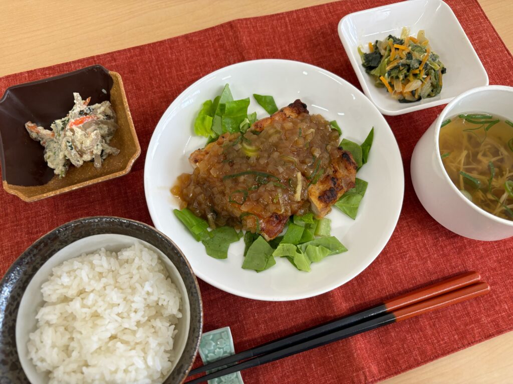 くみのき苑ゆらら　鶏肉の香味焼き