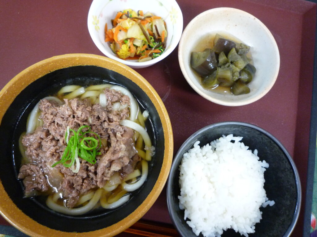 くみのき苑本部　肉うどん