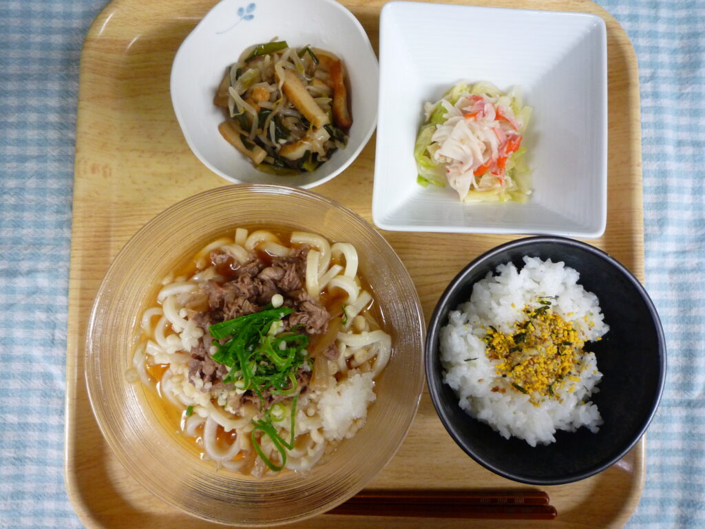 くみのき苑本部　牛肉卸ぶっかけうどん