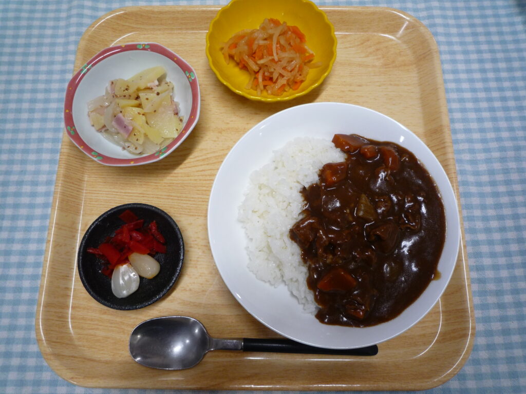 くみのき苑本部　カレーライス