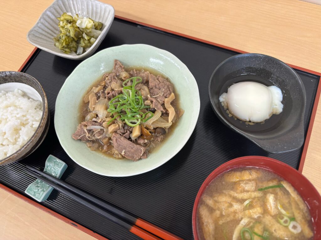 くみのき苑ゆらら　牛肉ときのこのすき煮