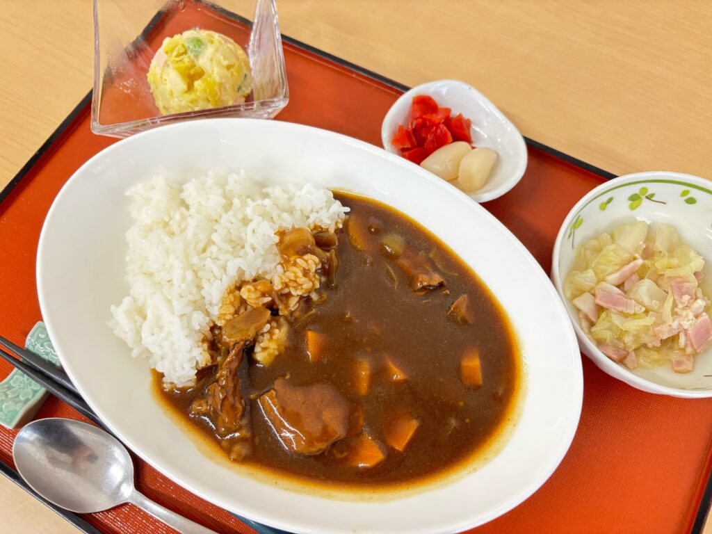 くみのき苑ゆらら　カレーライス