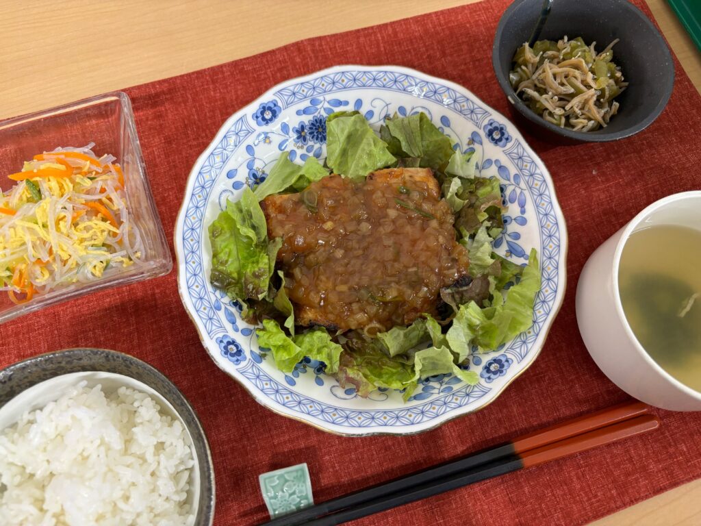 くみのき苑ゆらら　鶏肉の香味焼き